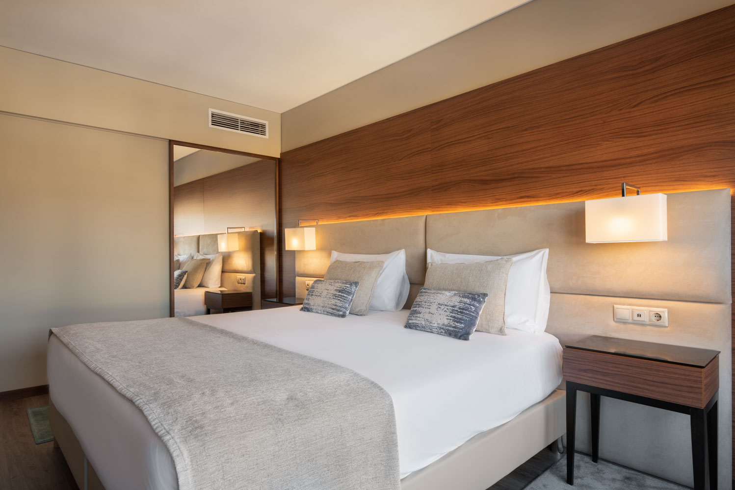 Suite Deluxe with Views