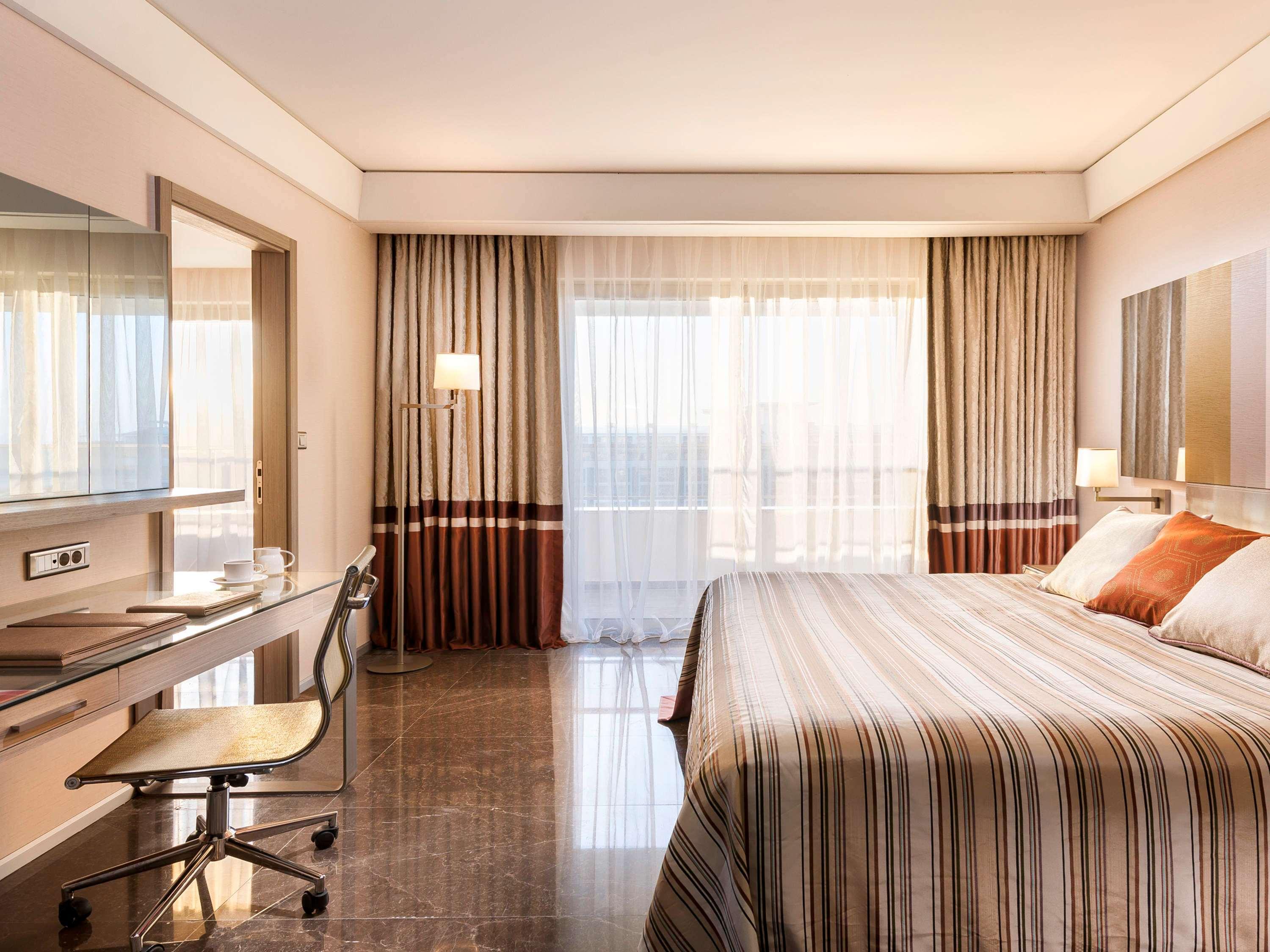 Family Room Land View