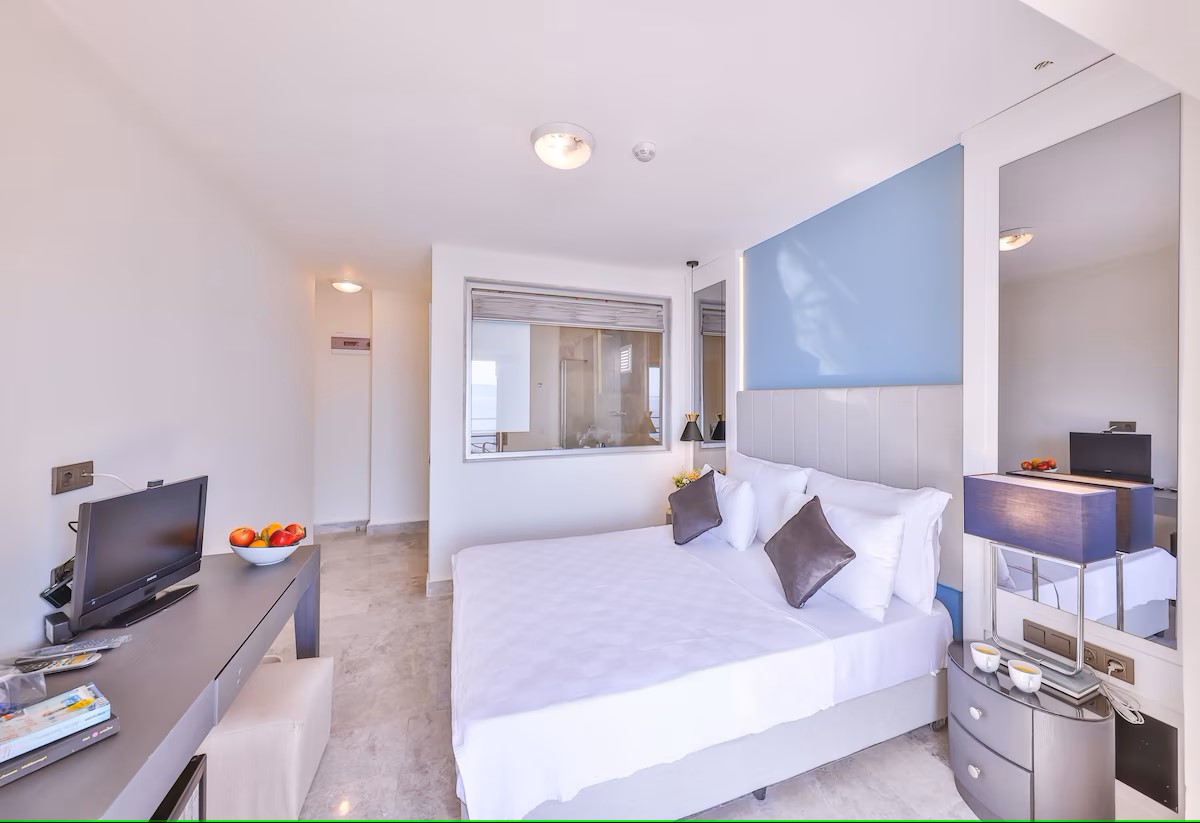 Double or Twin One Bedroom One Bathroom