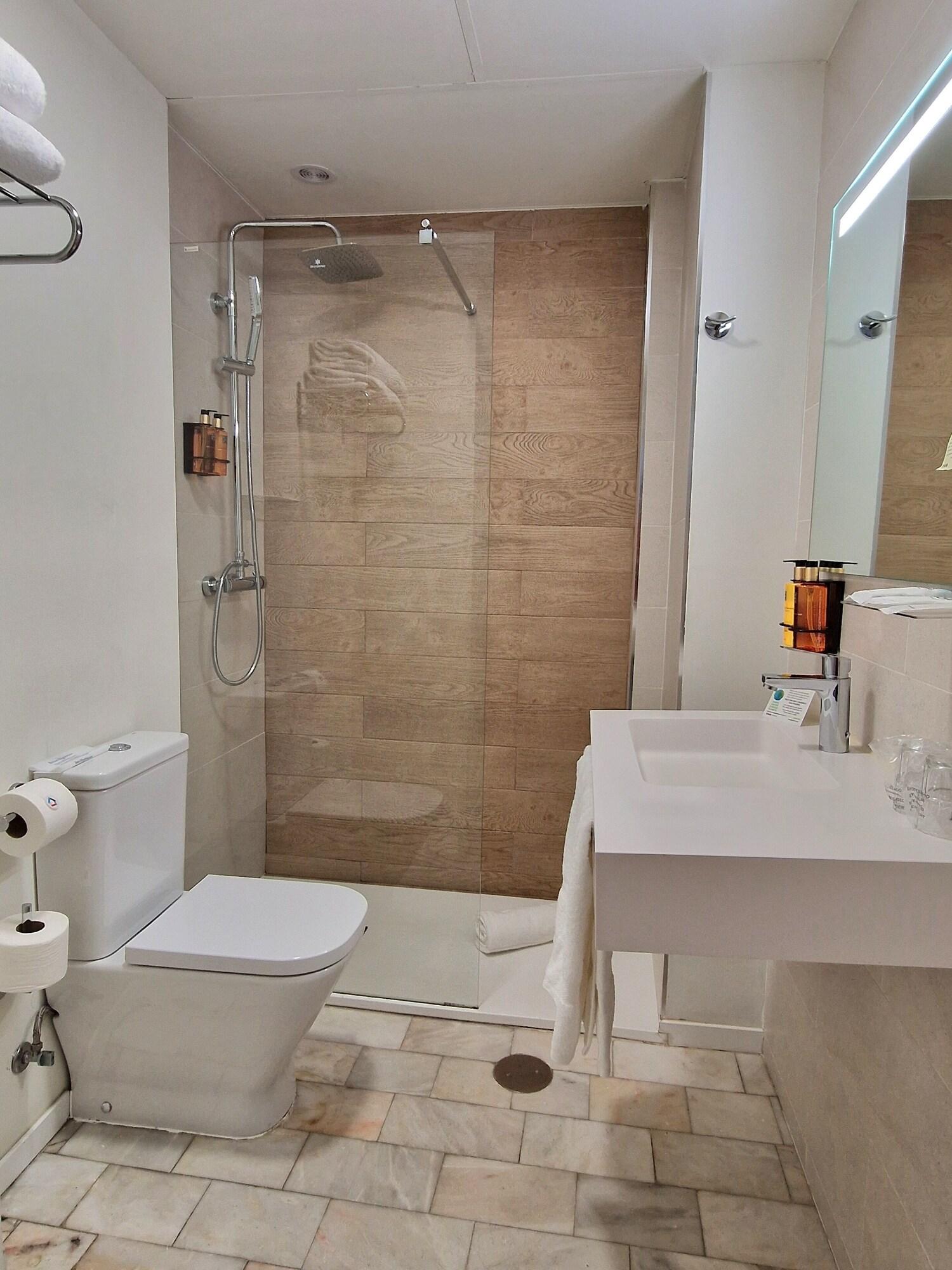 Suite Queen Size Bed