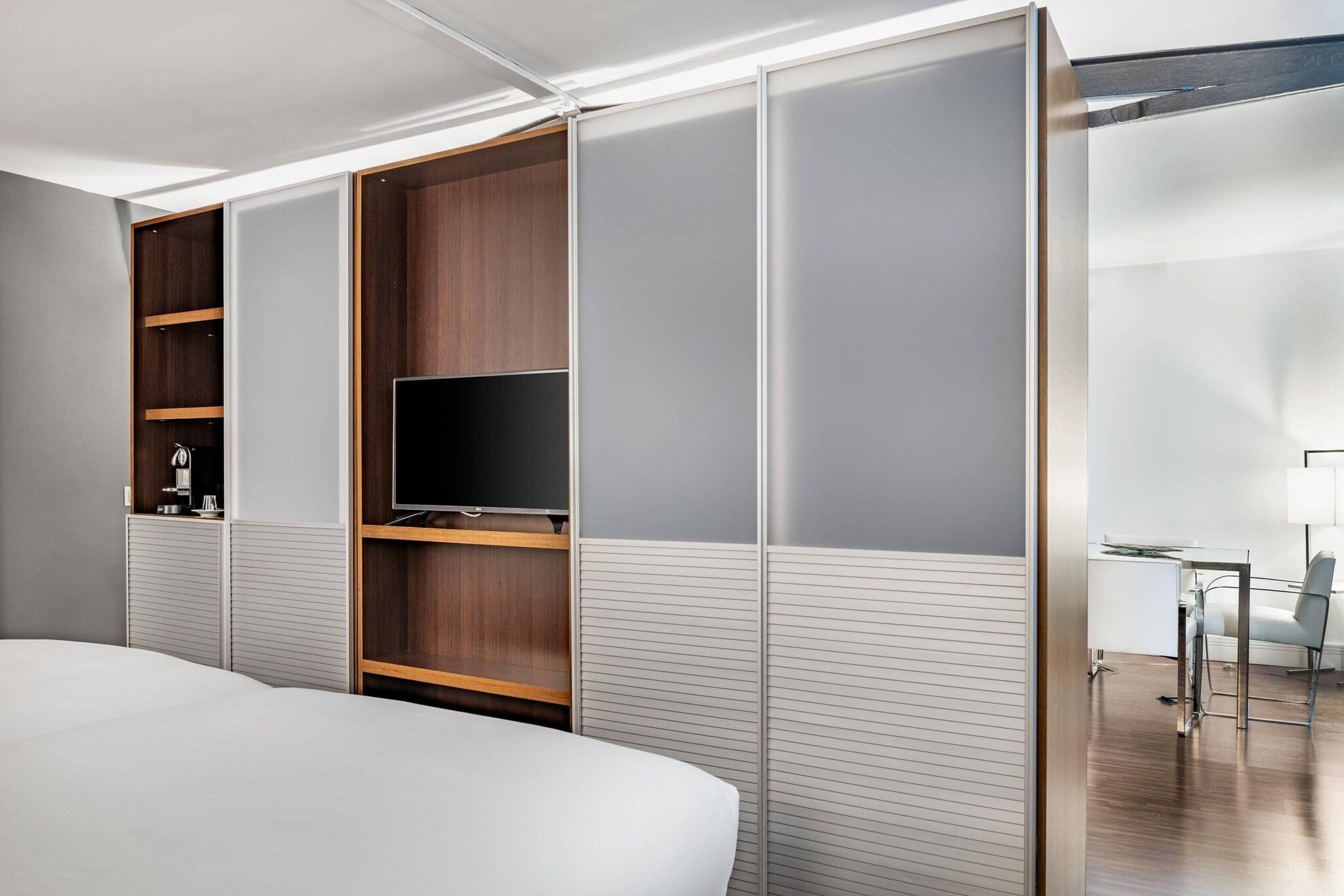 Junior Suite King Bed Non Smoking