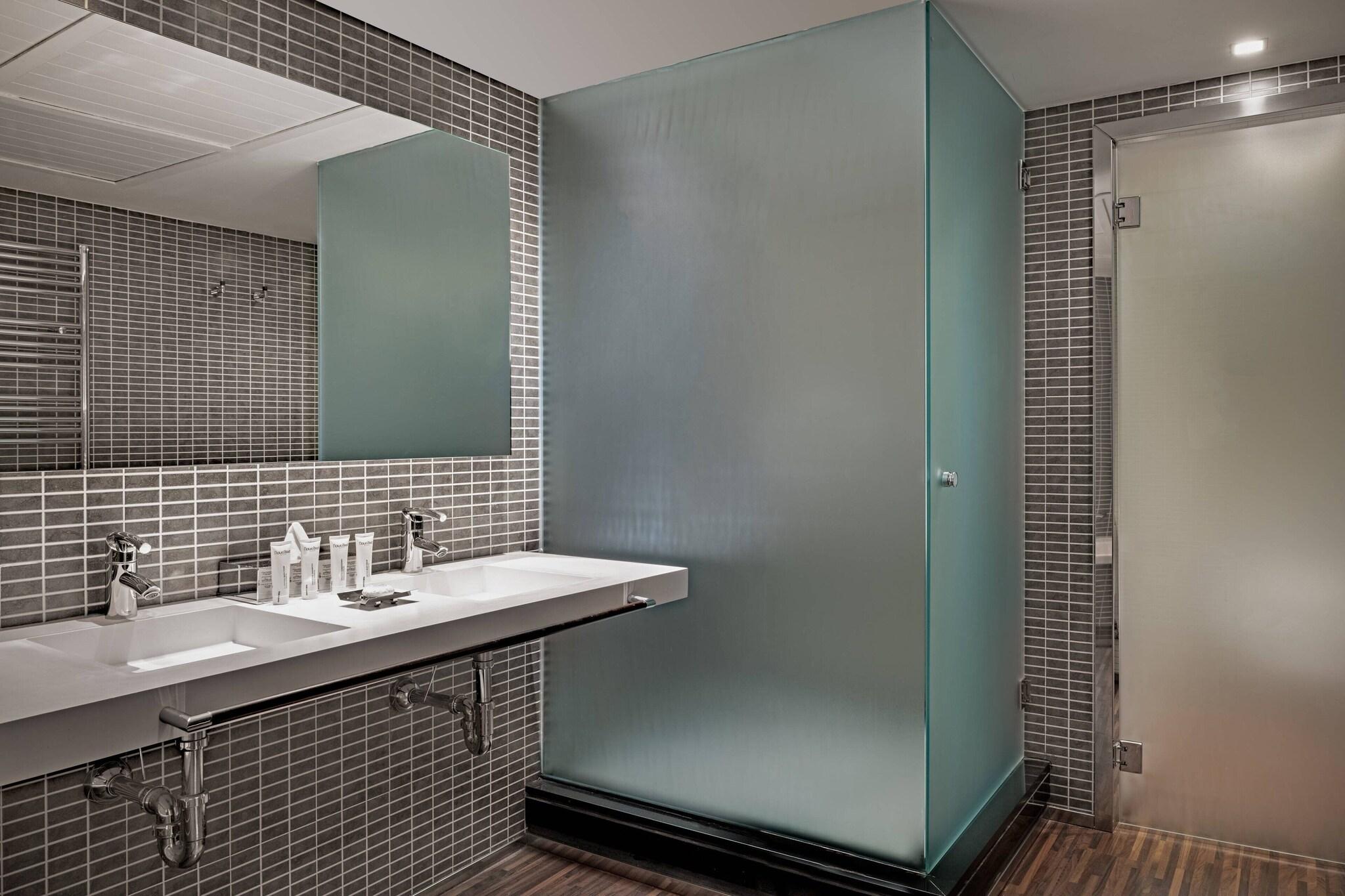 Junior Suite King Bed Non Smoking