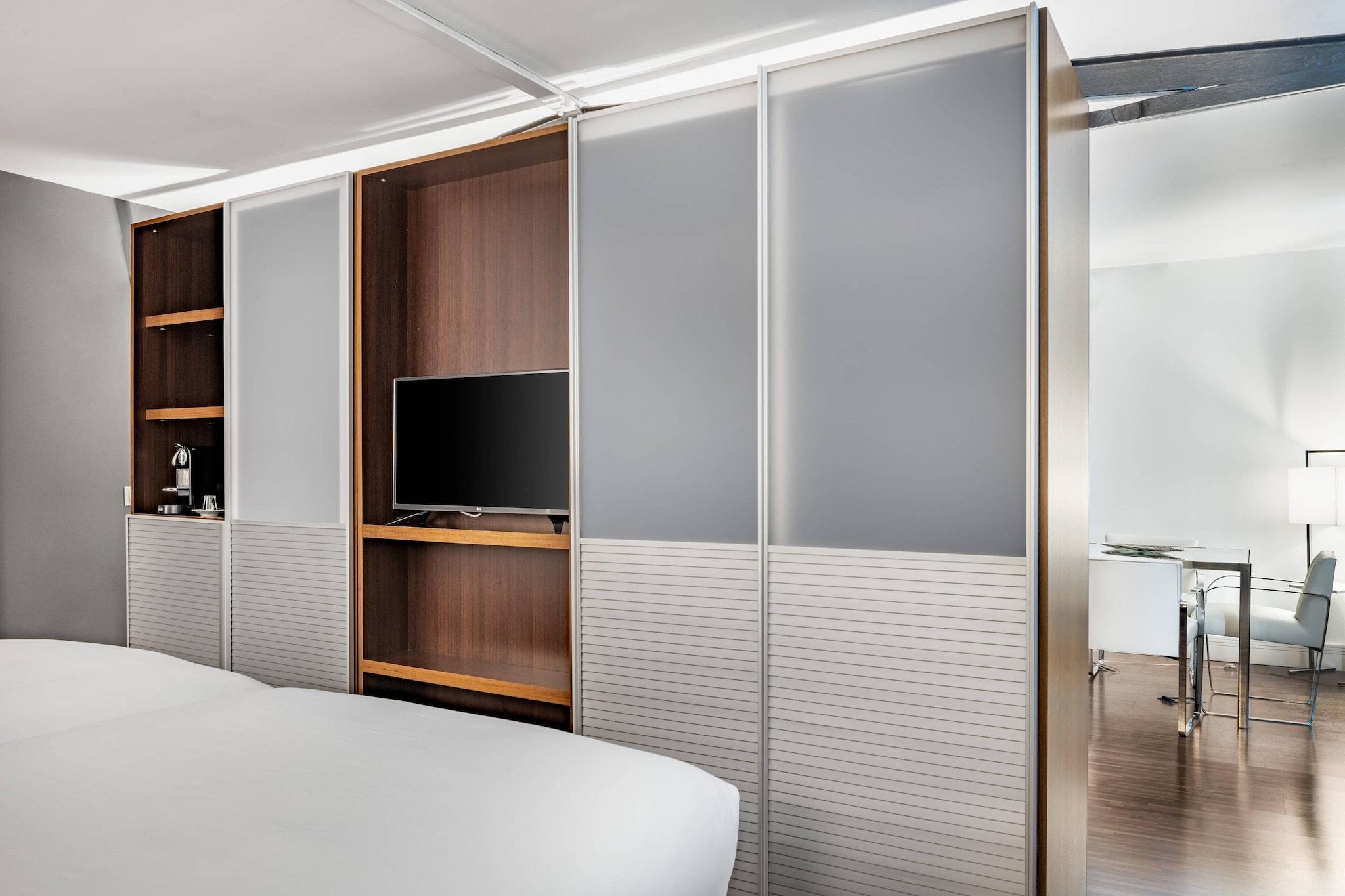 Junior Suite King Bed Non Smoking