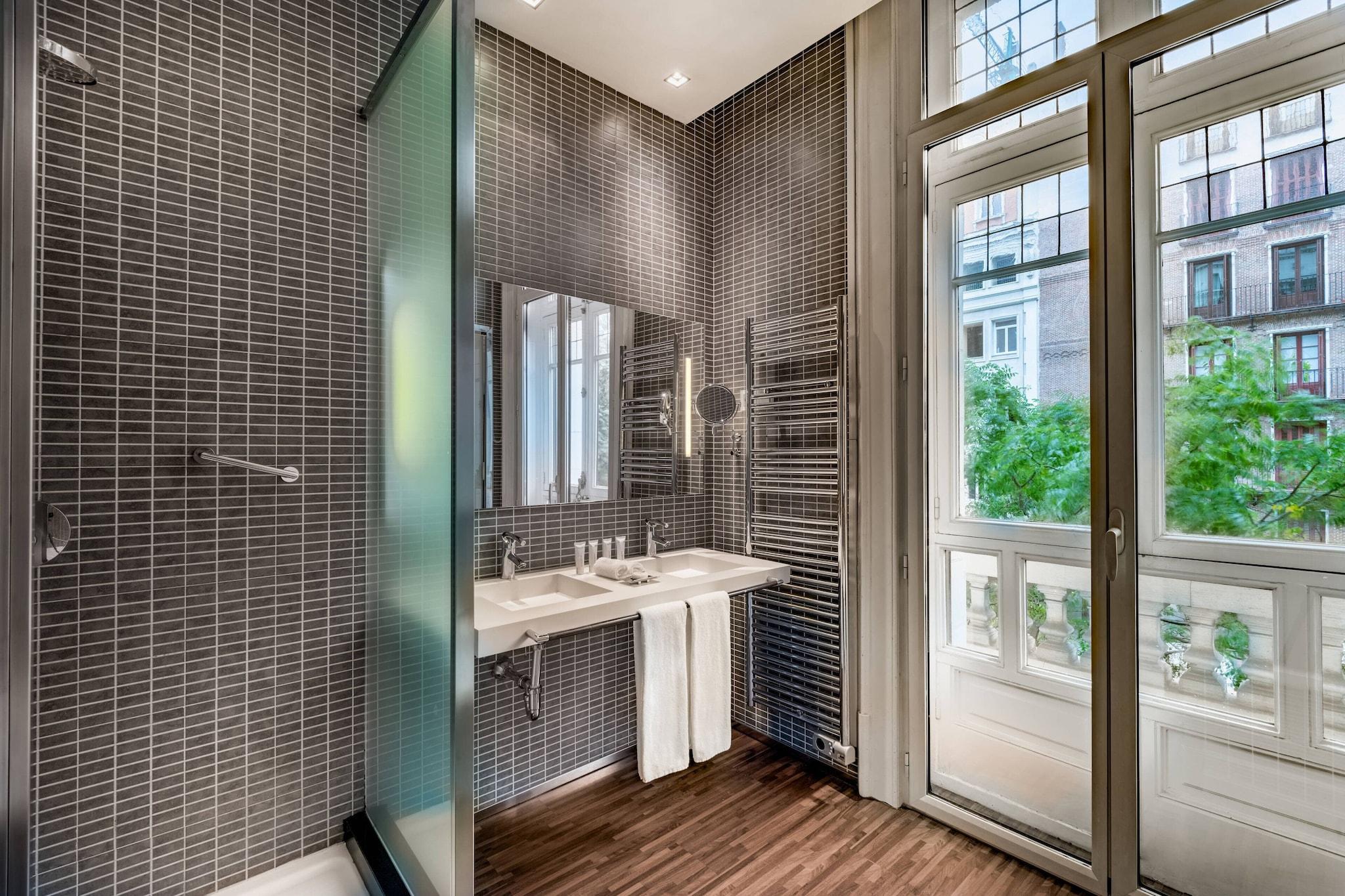 Junior Suite King Bed Non Smoking