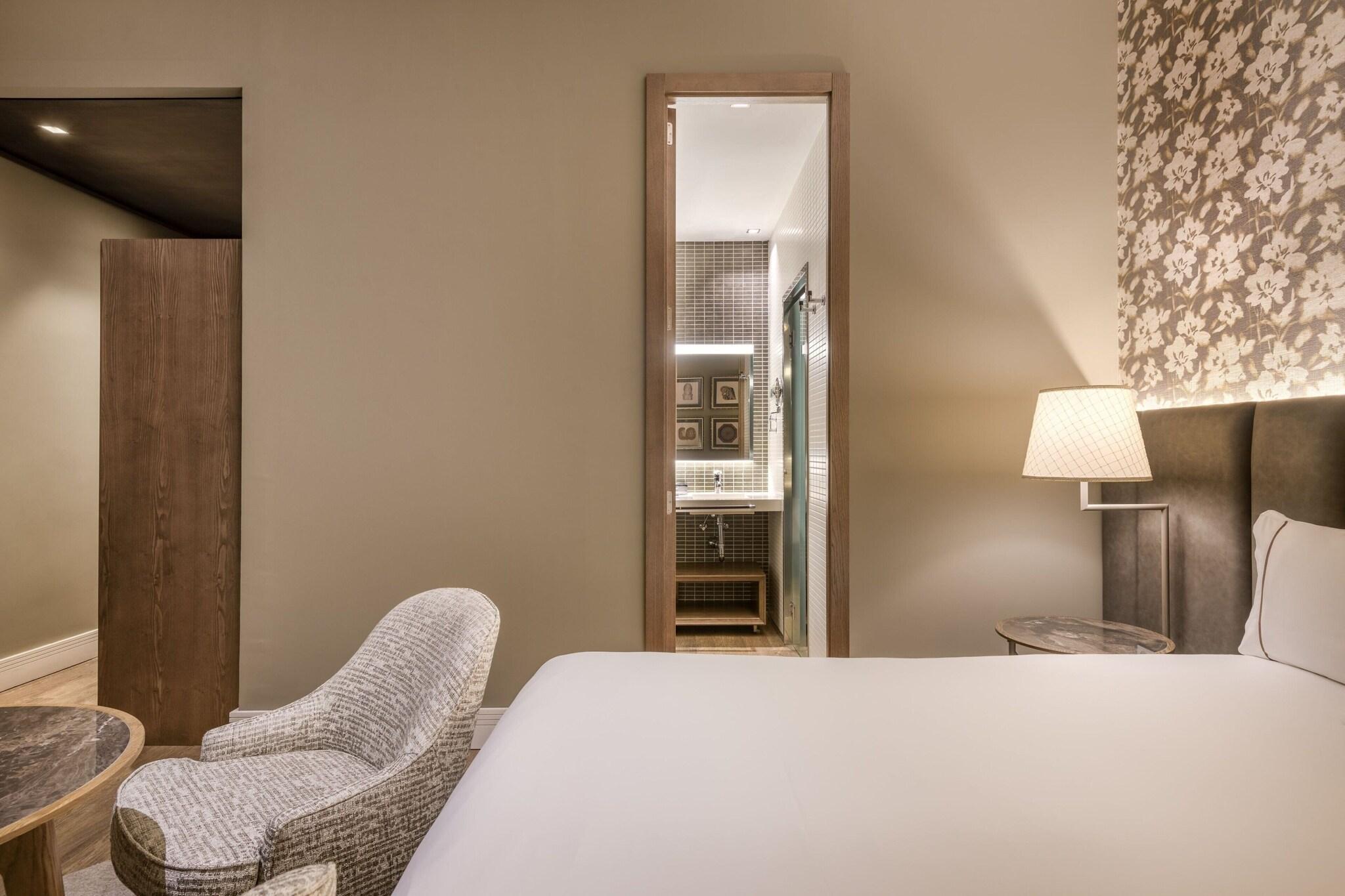 Double Deluxe King Bed