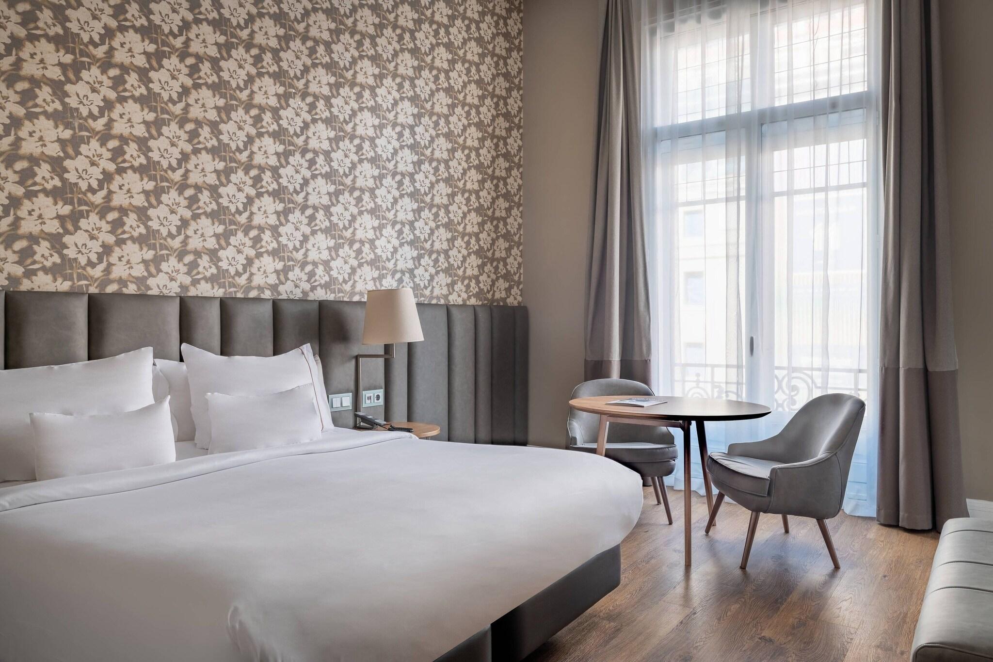 Double Deluxe King Bed