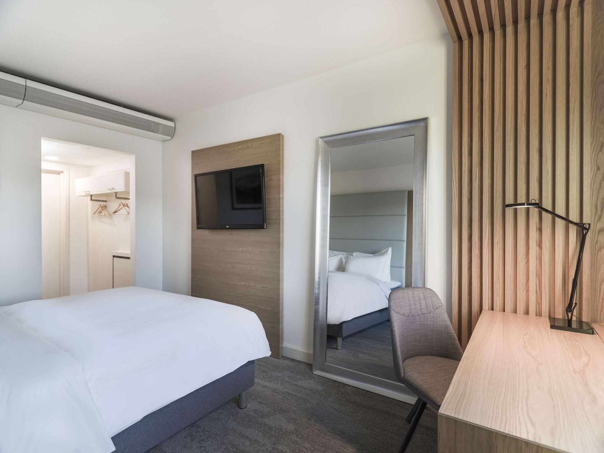 Double Queen Size Bed