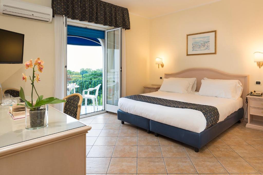 Double or Twin Sea View