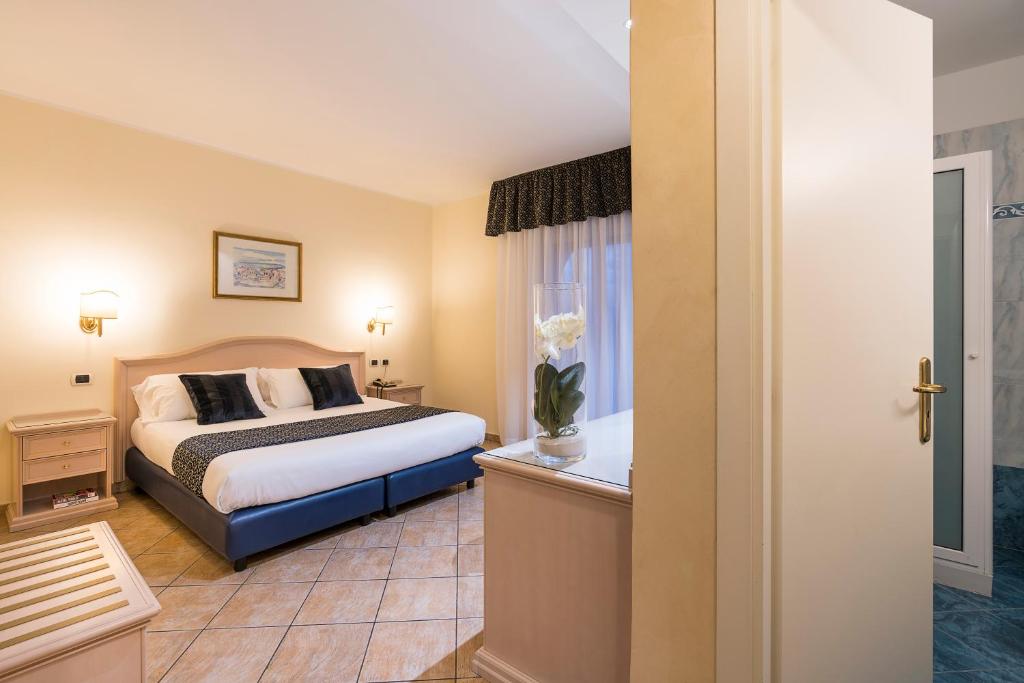 Double Single with Balcony