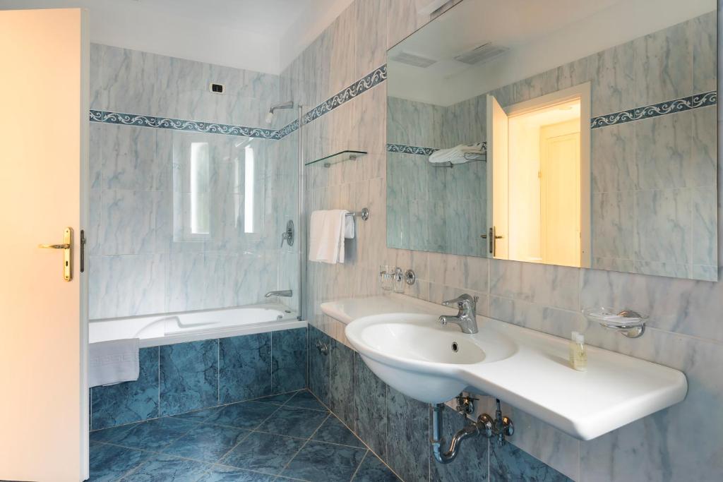 Double Single Sea View