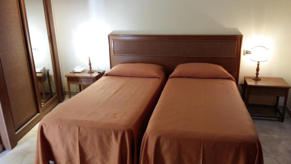 Double or Twin Standard