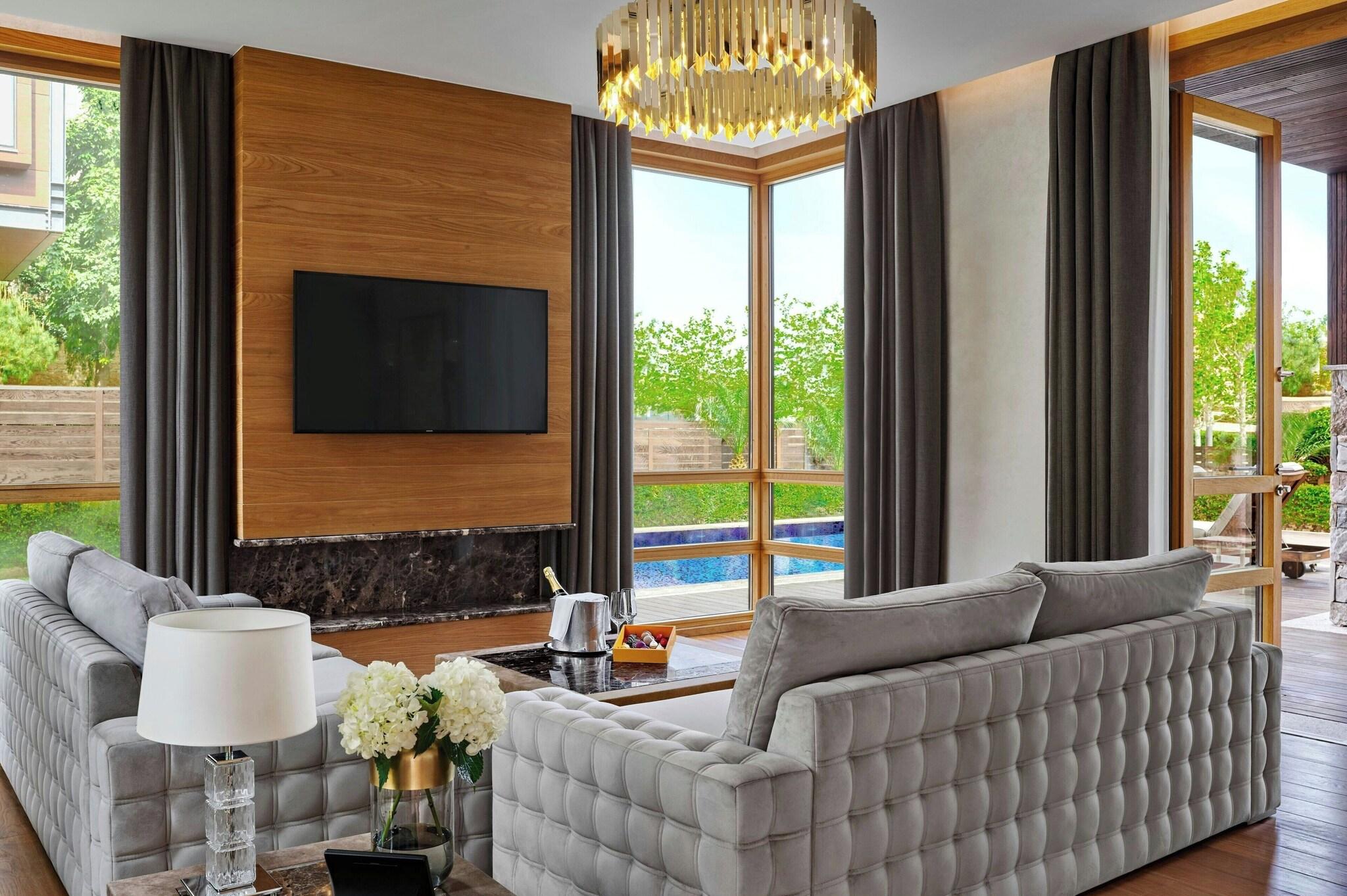 Villa Garden View with Balcony