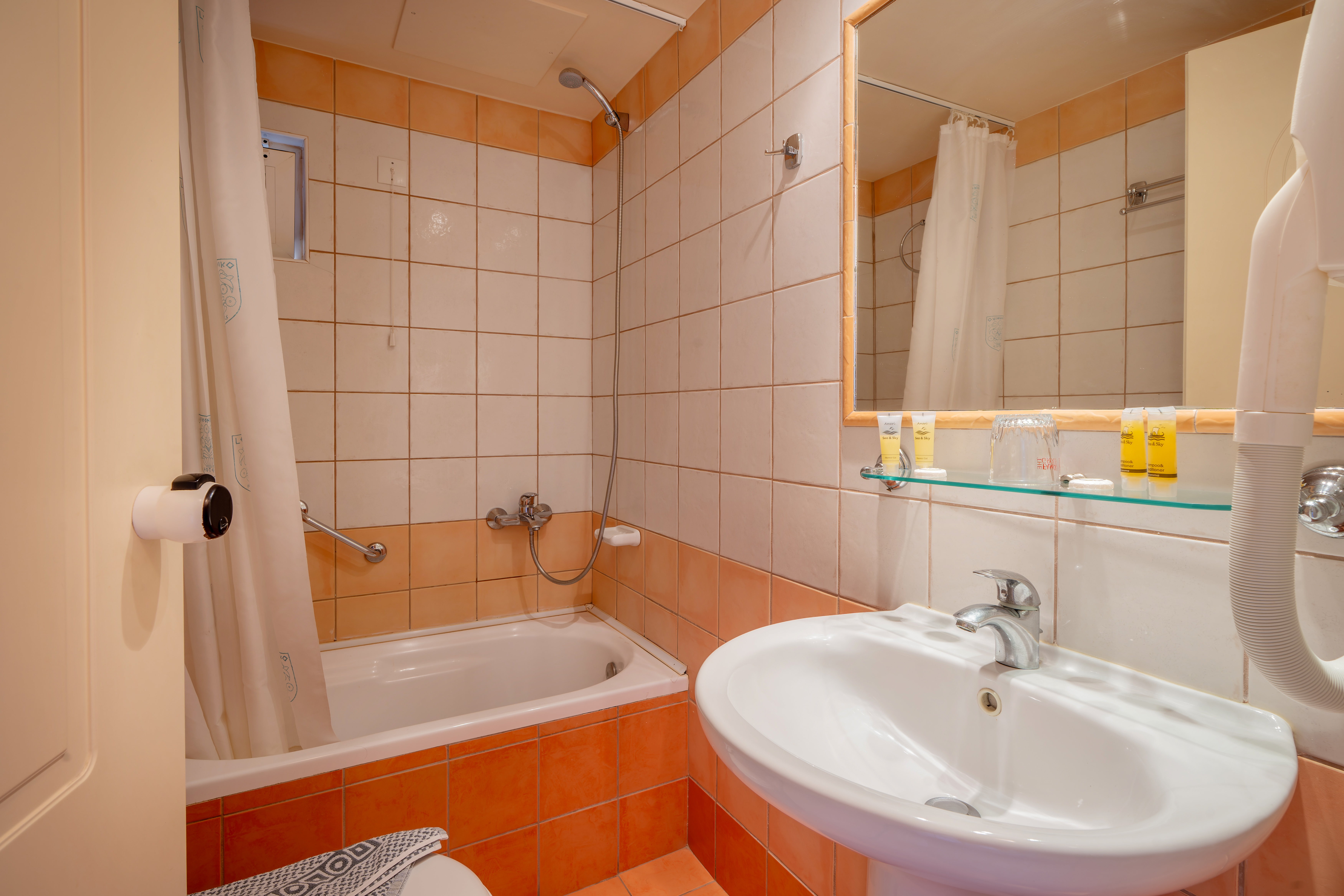 Studio Side Sea View