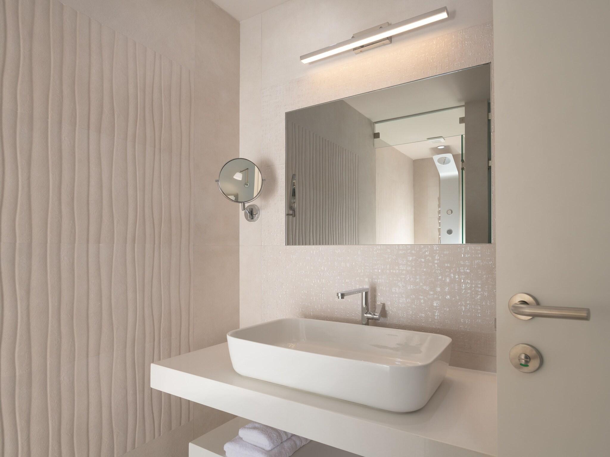 Suite King Bed with Jacuzzi