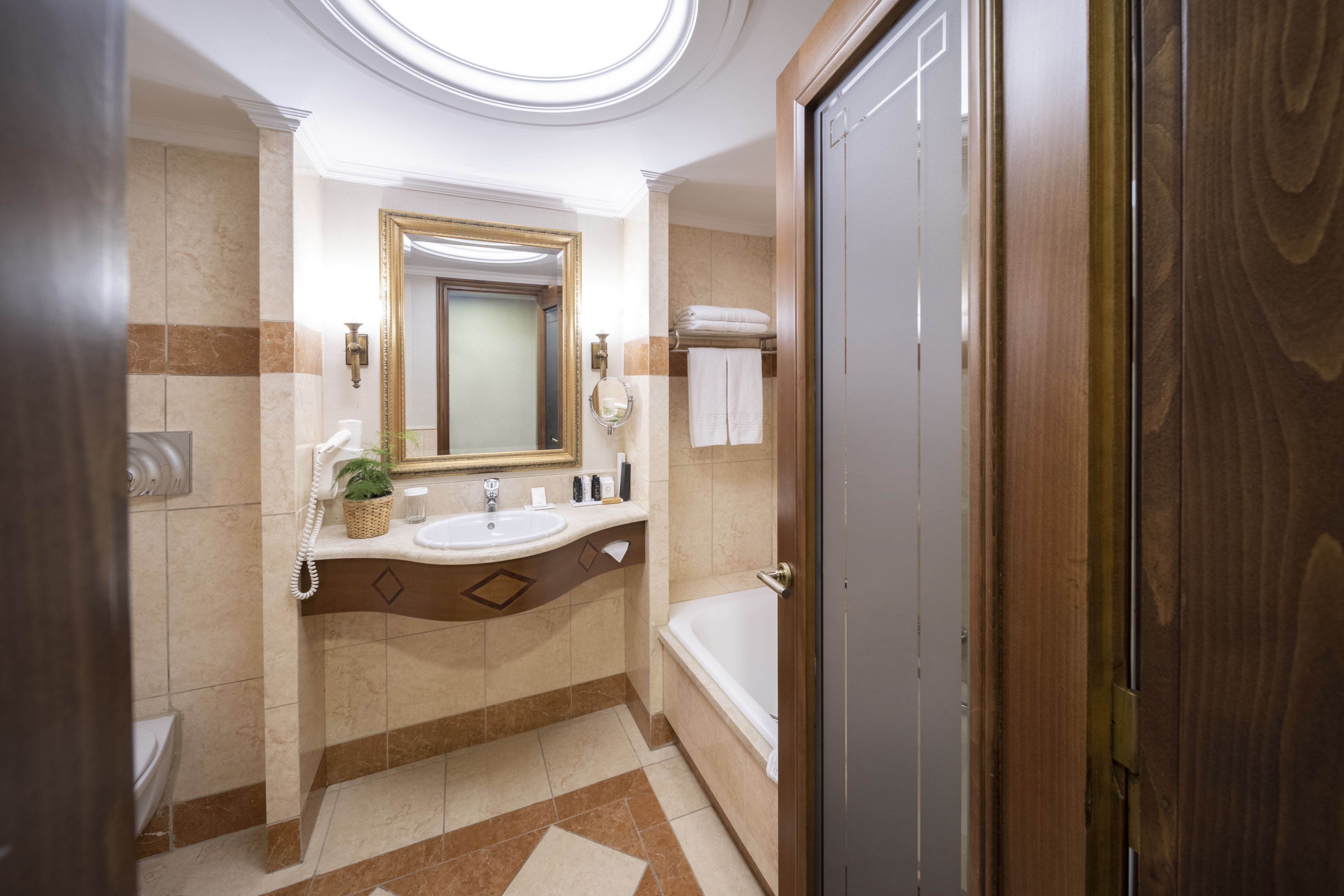 Junior Suite with Views