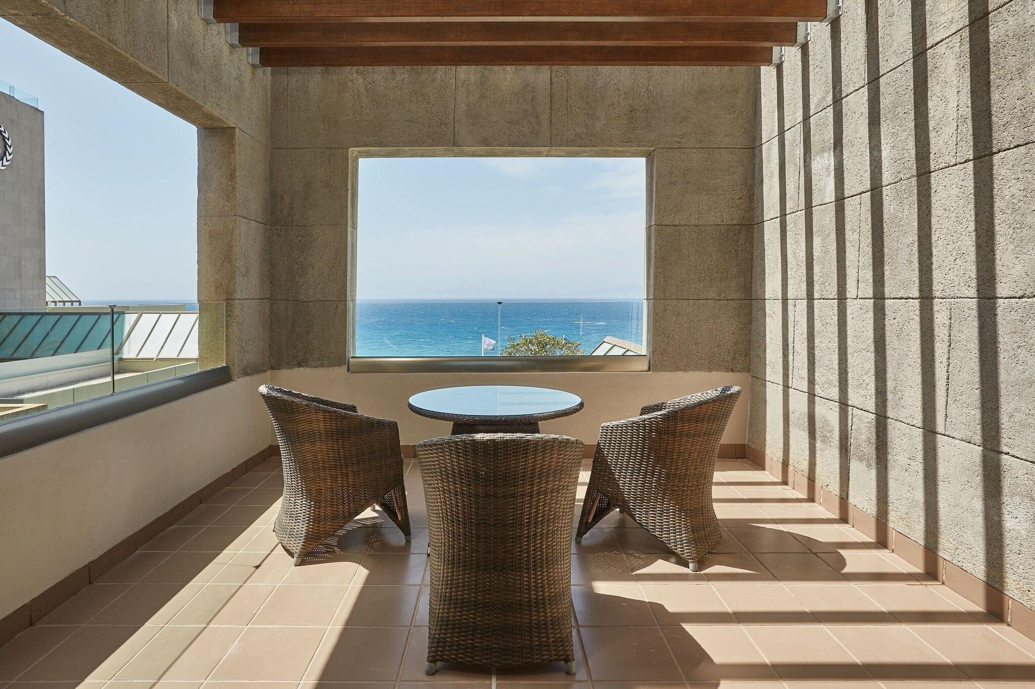 Family Room Sea View King Bed