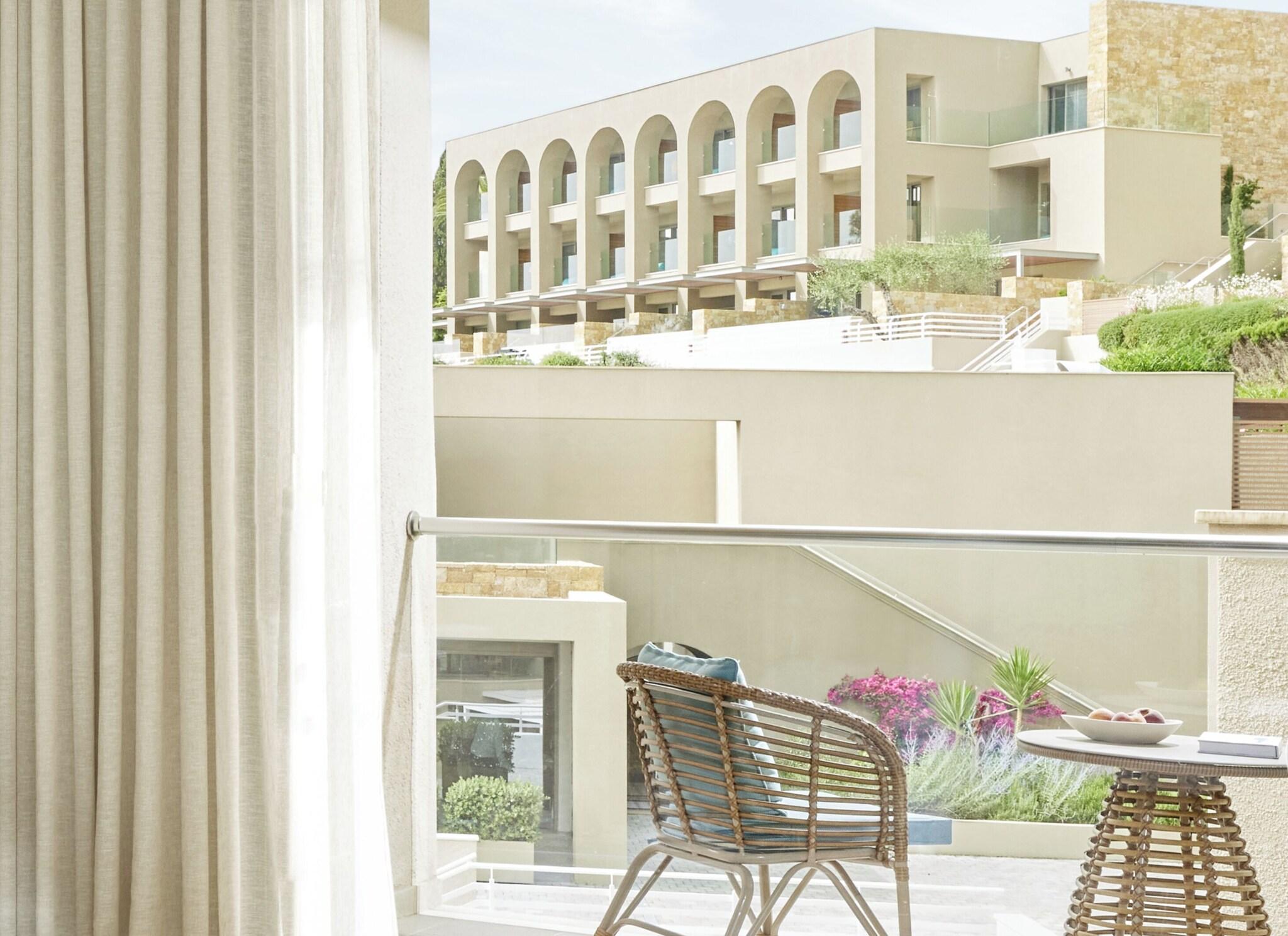 Family Room Superior with Views