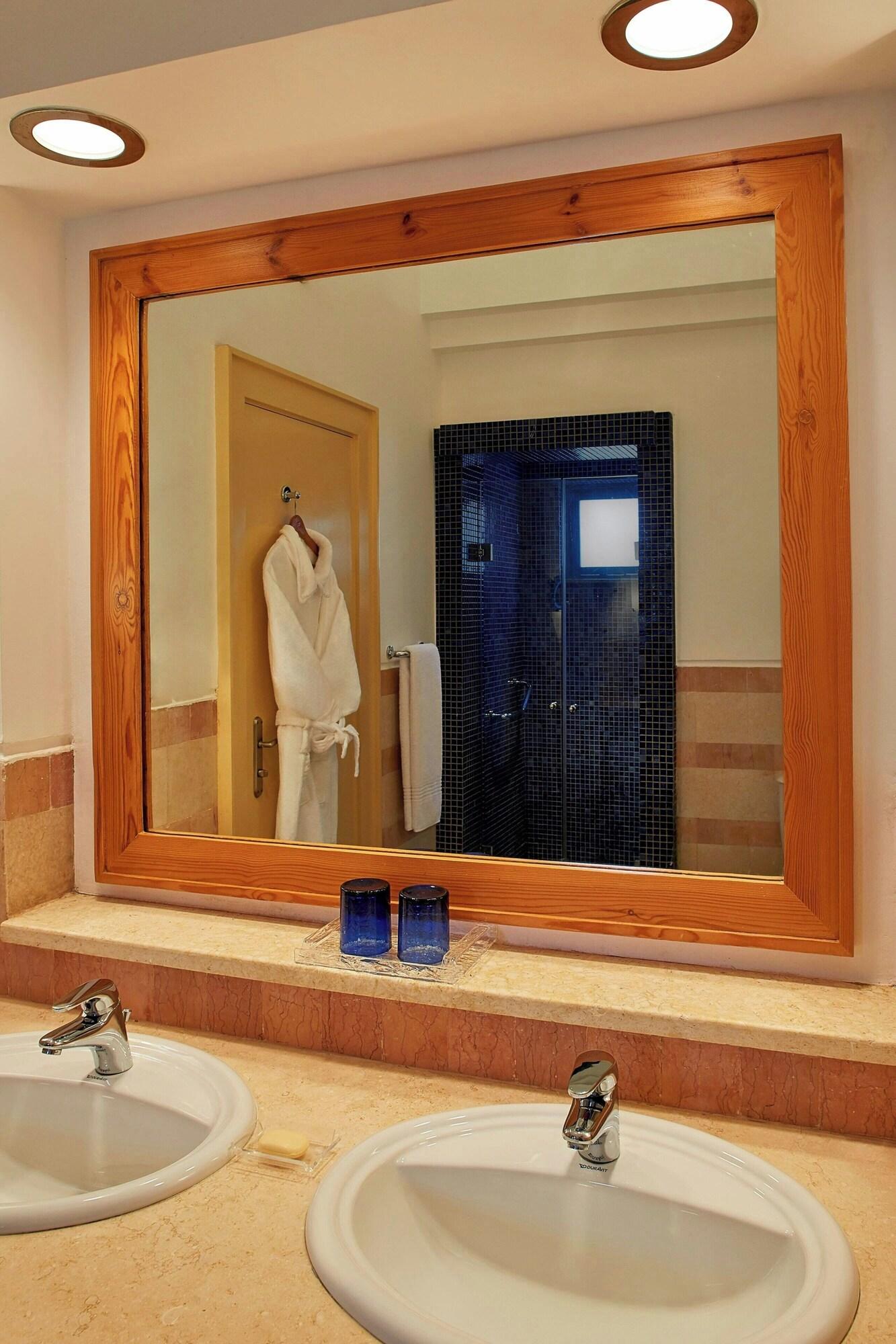 Twin Deluxe Beach Front