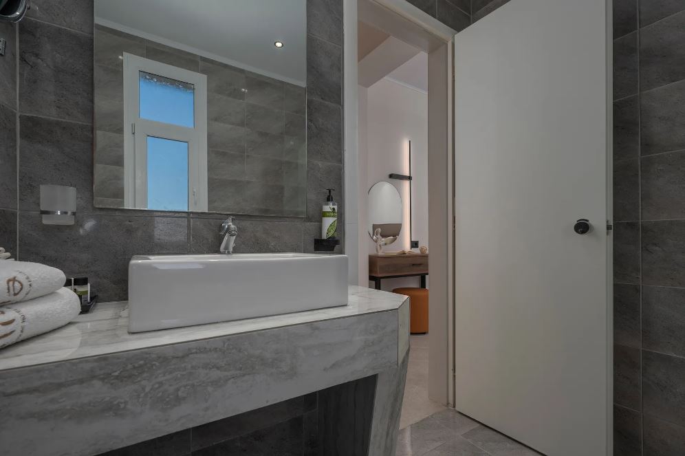 Double or Twin Side Sea View