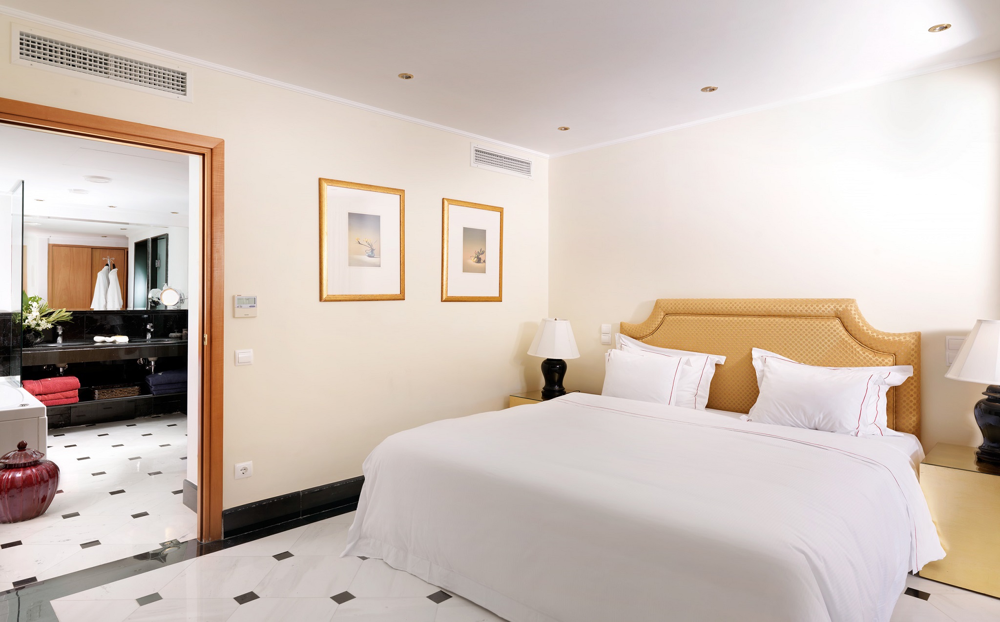 Family Room Pool View One Bedroom