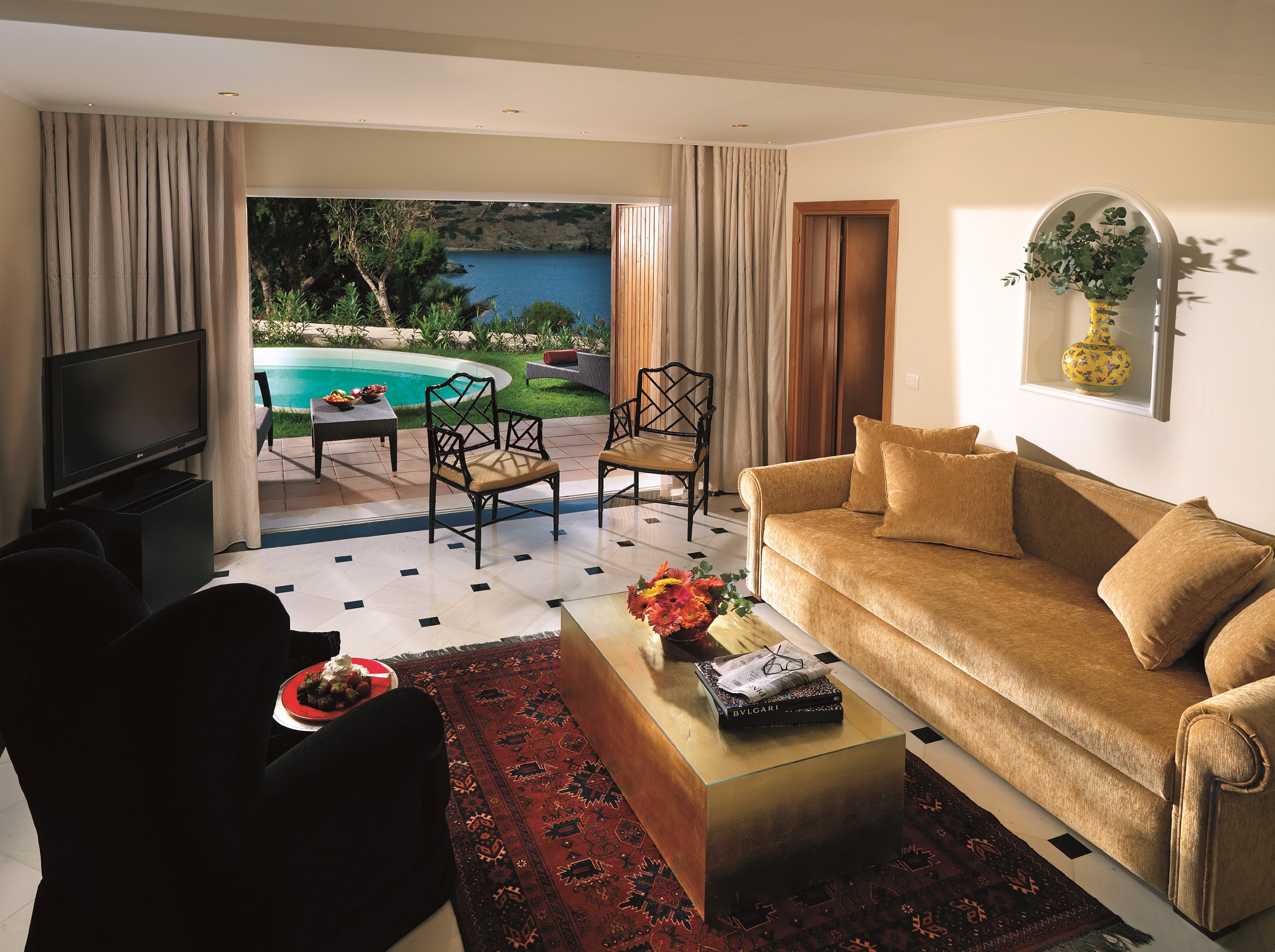 Family Room Pool View One Bedroom