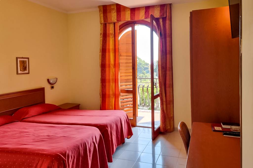 Double or Twin Side Sea View