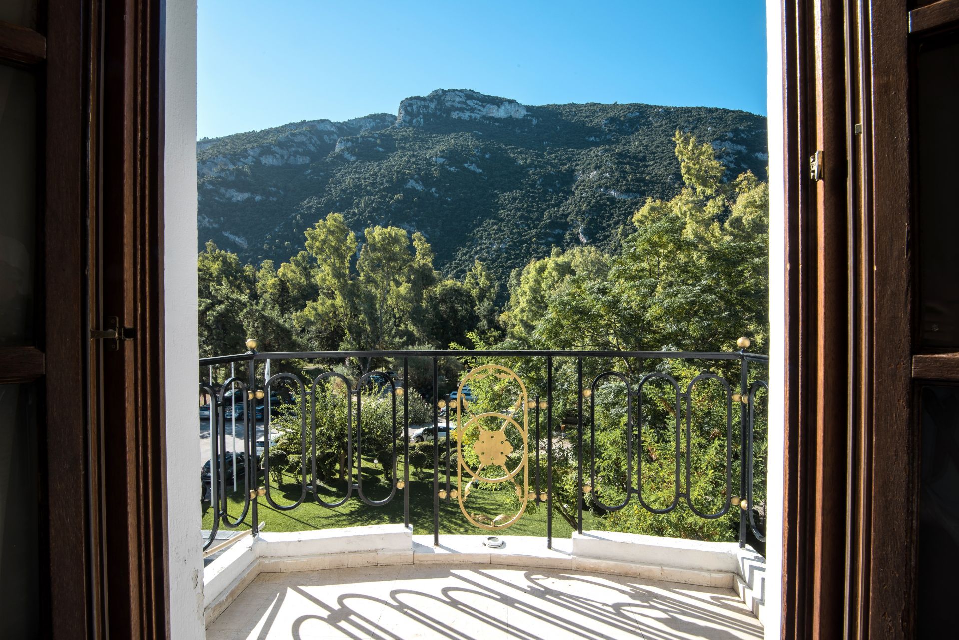 Double or Twin Mountain View