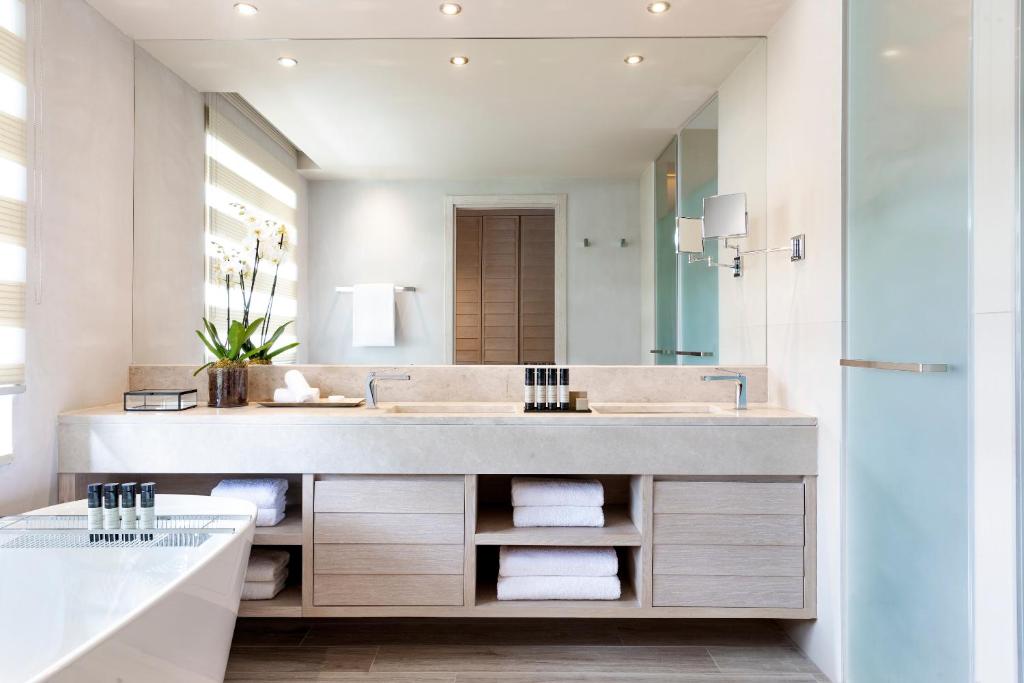 Junior Suite Pool View