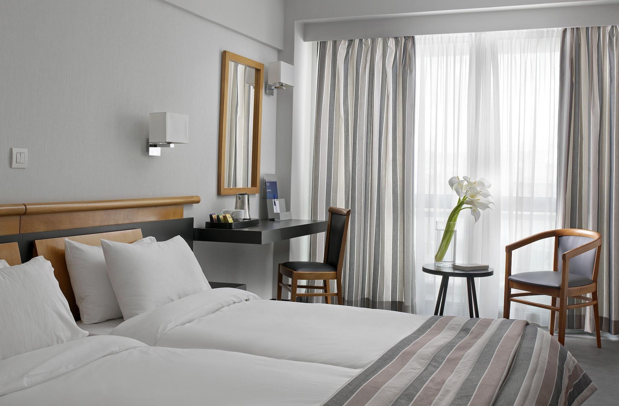 Double Queen Size Bed