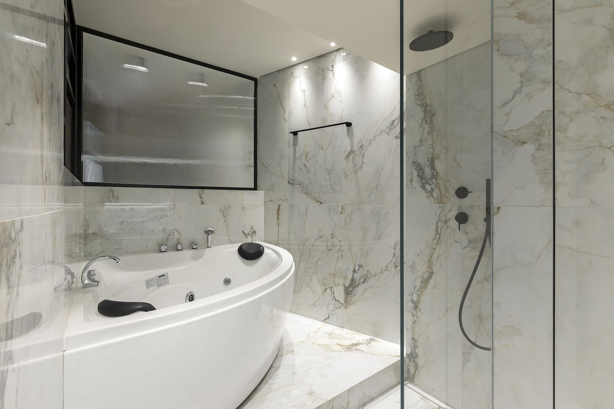 Suite King Bed with Jacuzzi