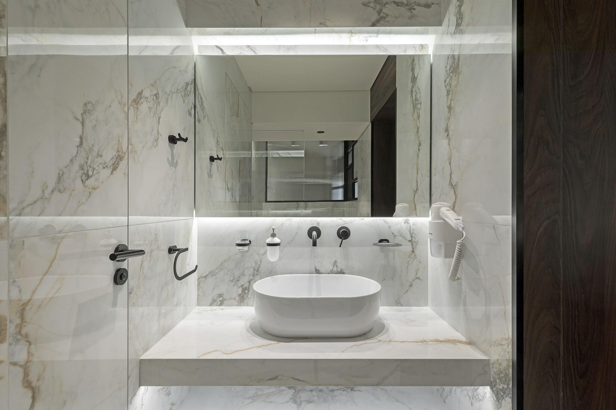 Suite King Bed with Jacuzzi