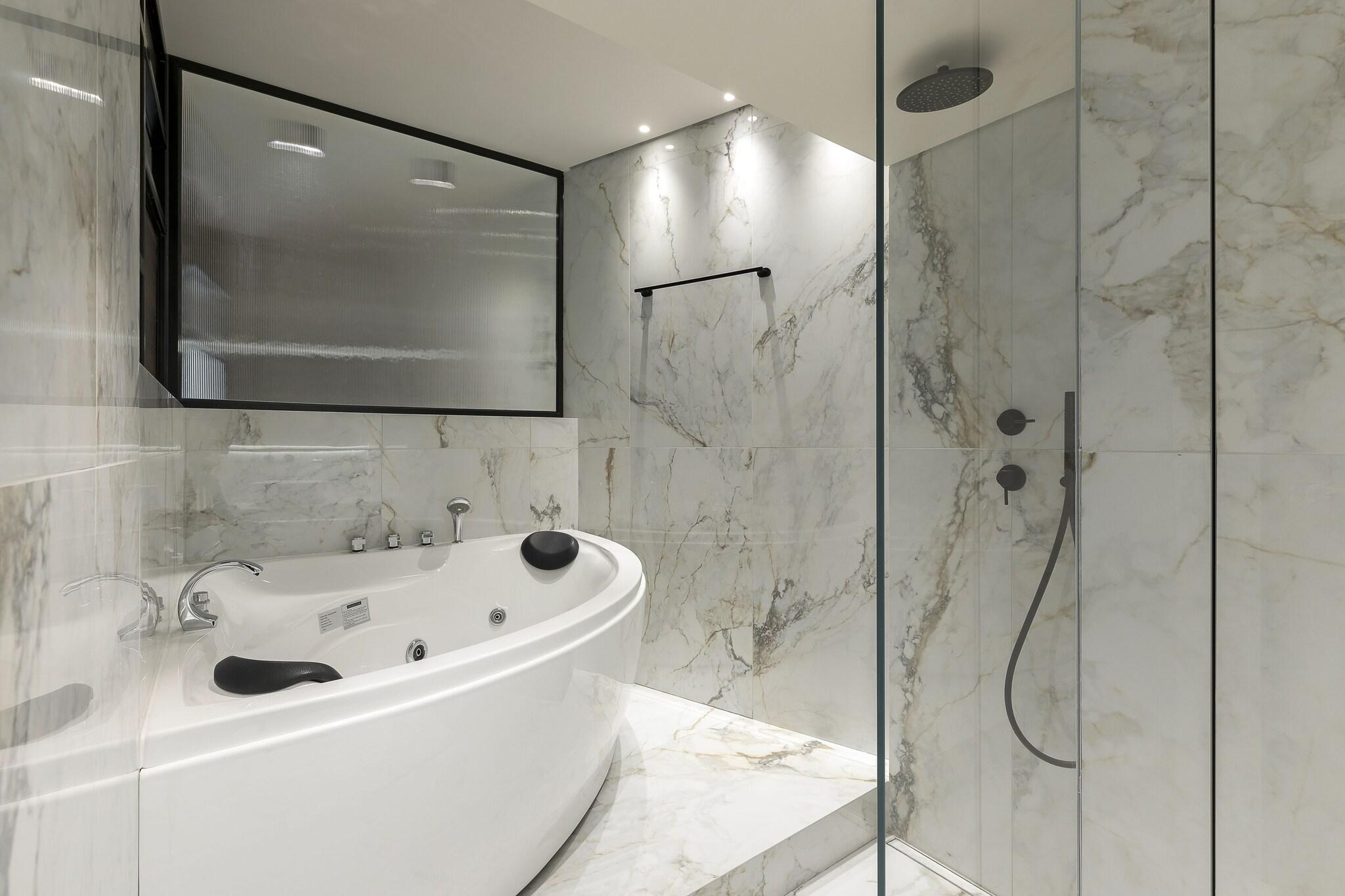 Suite King Bed with Jacuzzi