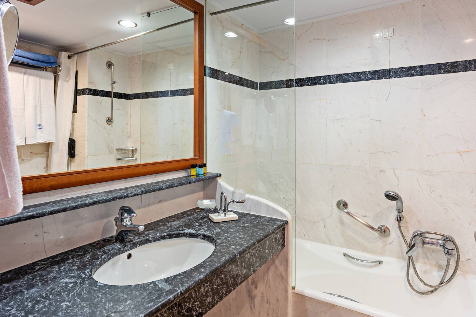 Double or Twin Side Sea View