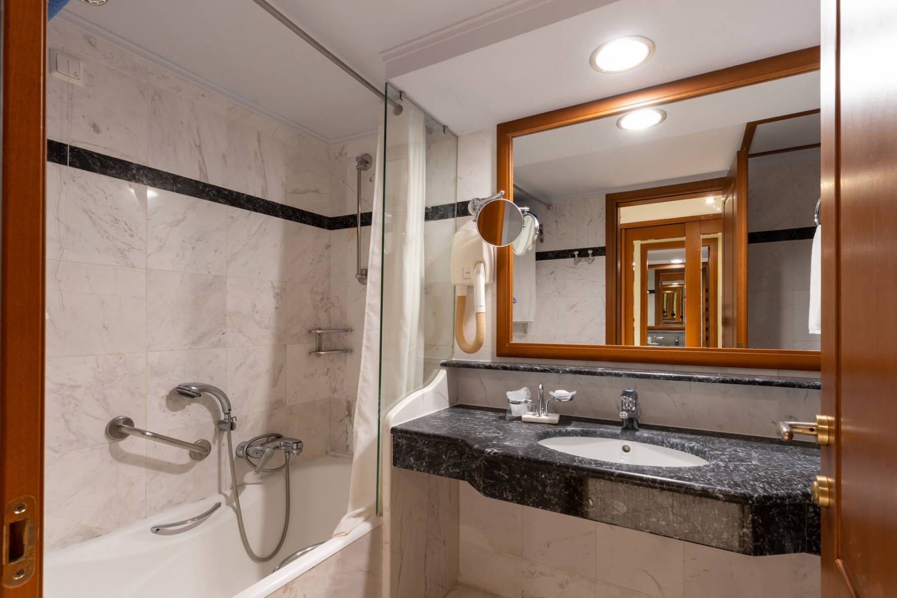 Double or Twin with Private Pool