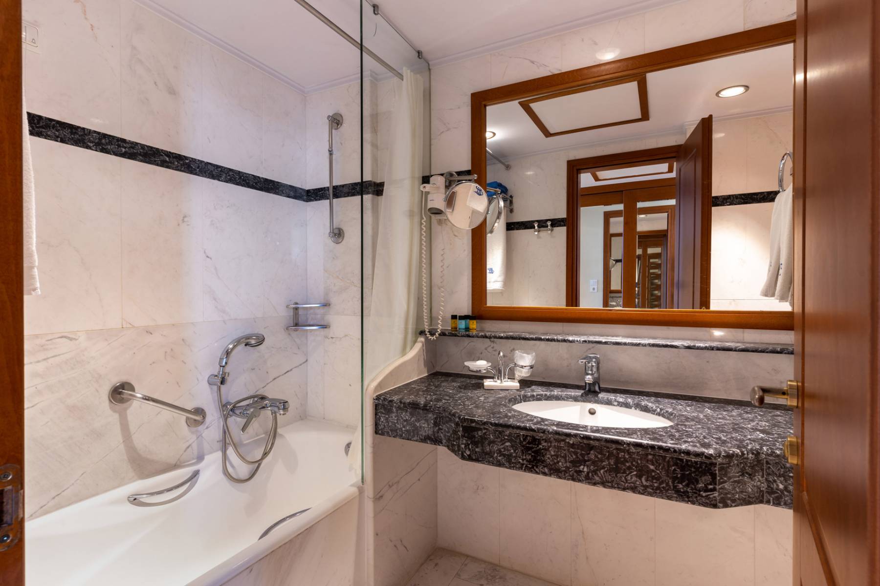 Double or Twin Sea Front