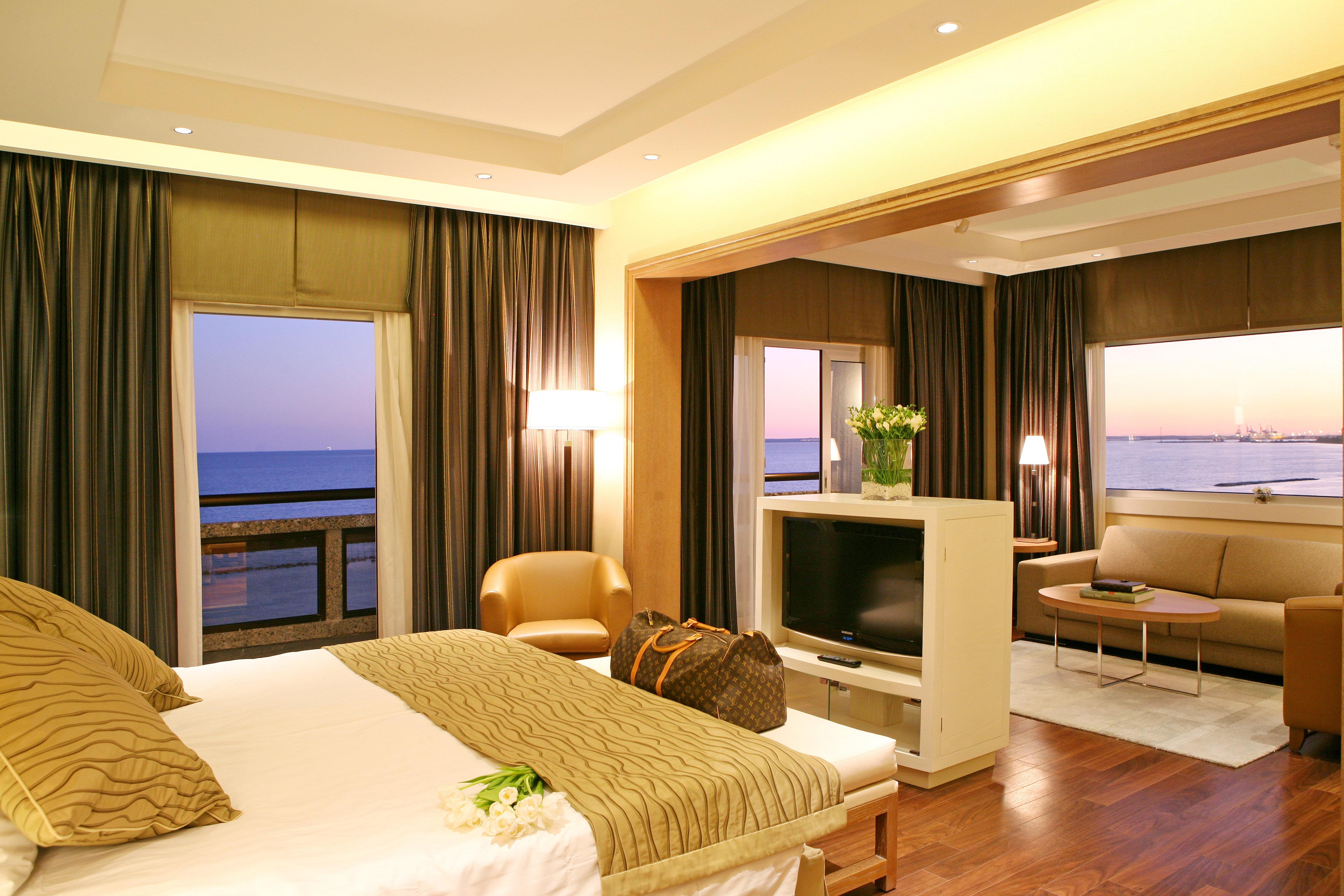 Suite Sea View King Bed