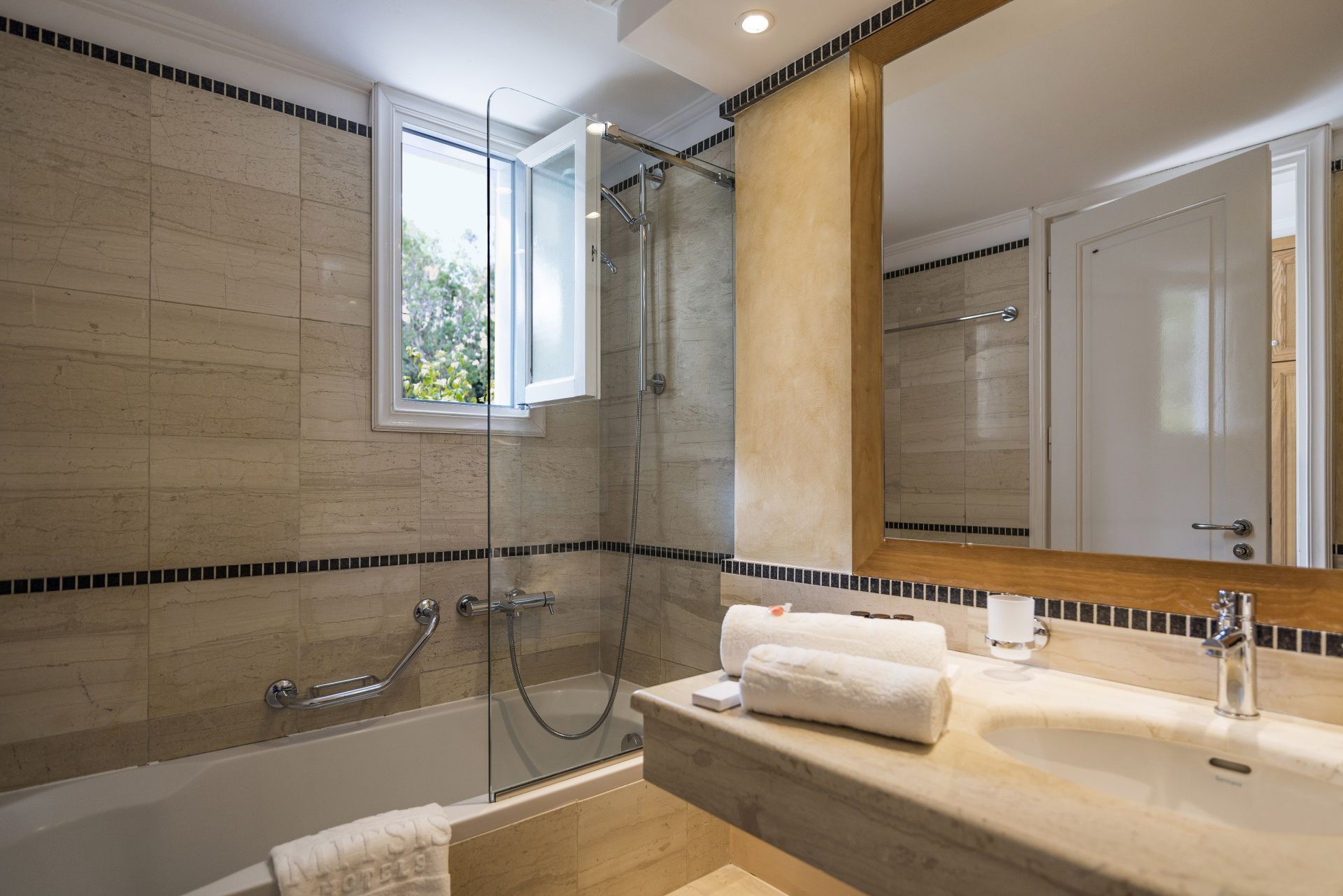 Bungalow Garden View