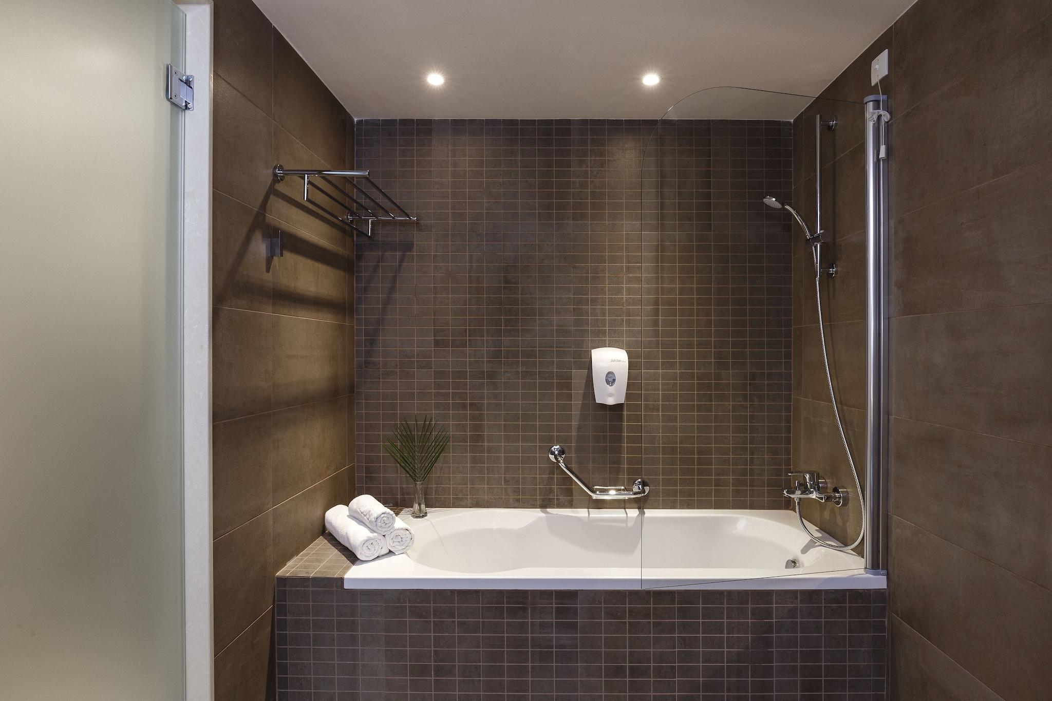 Family Room Sea View Pool View