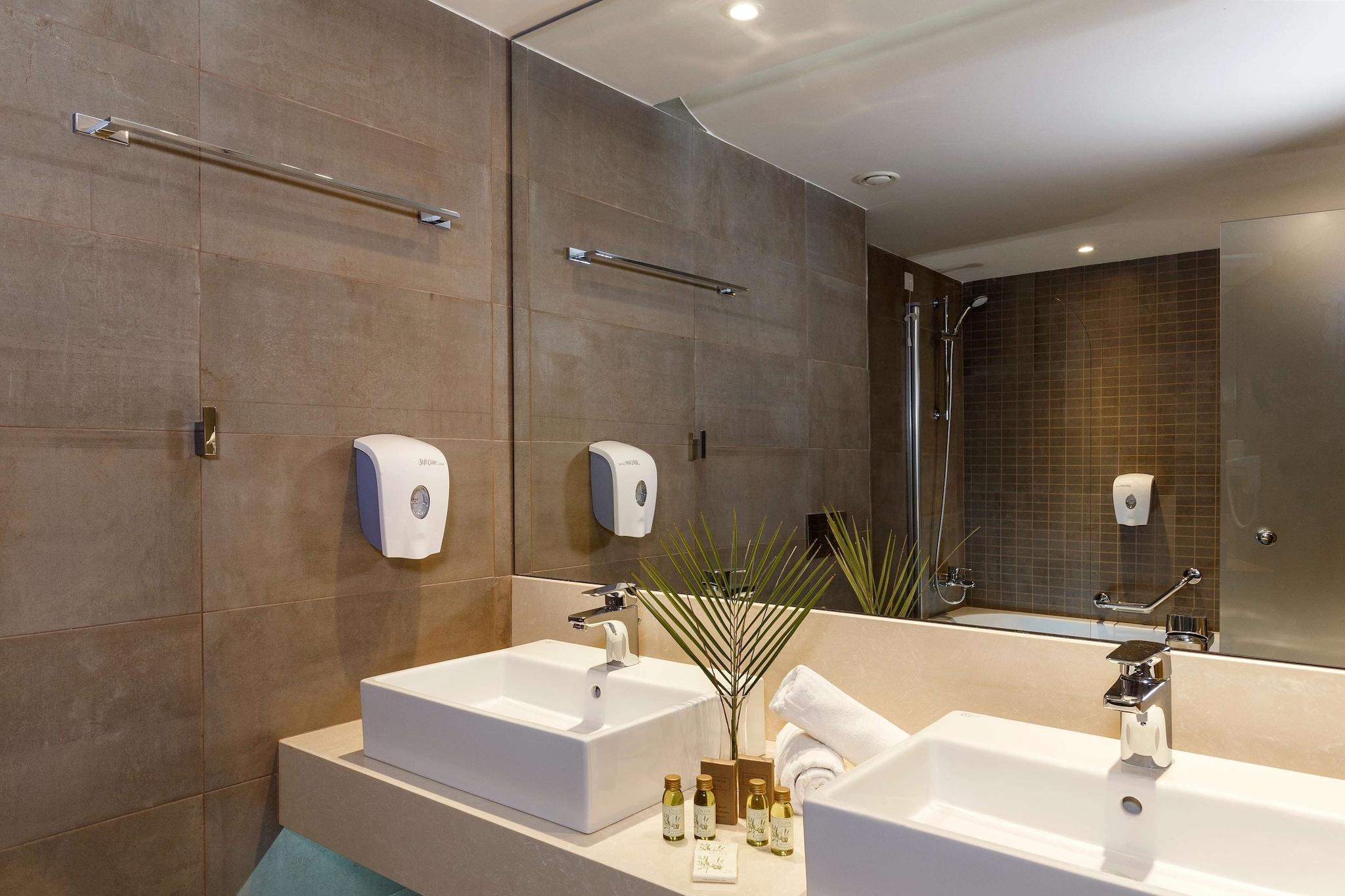 Family Room Sea View Pool View