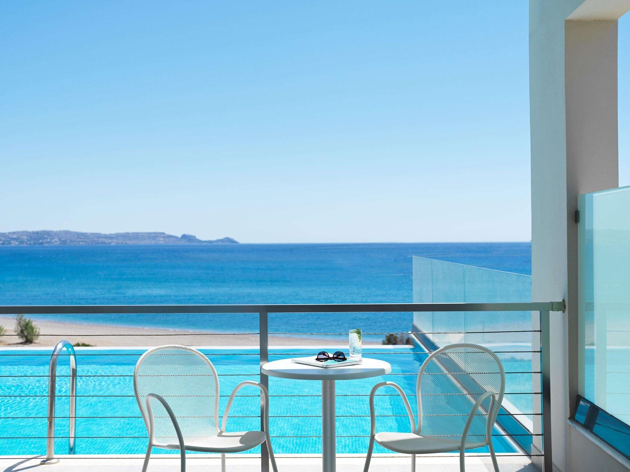 Family Room Sea View Pool View