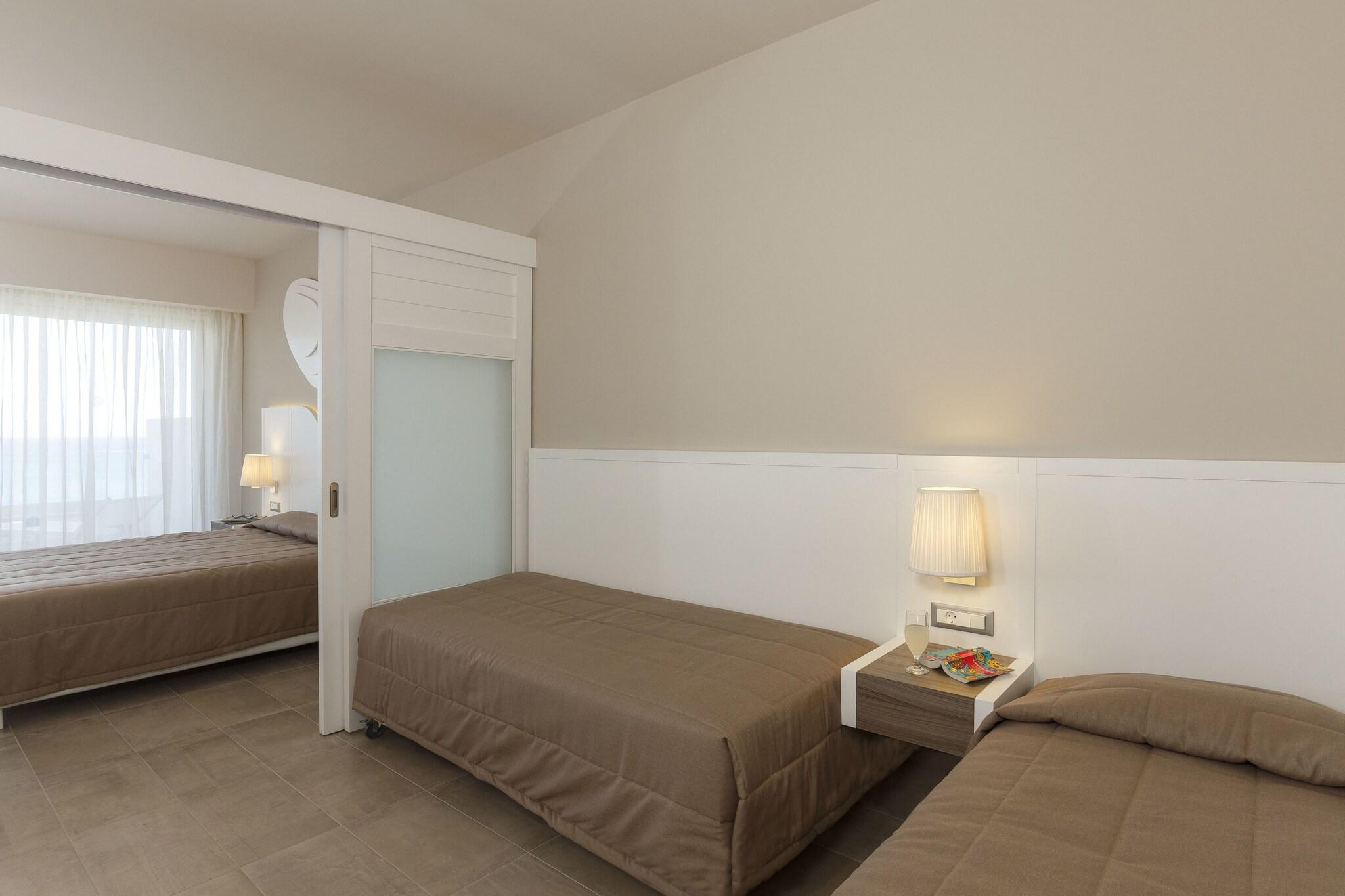 Family Room Sea View Pool View