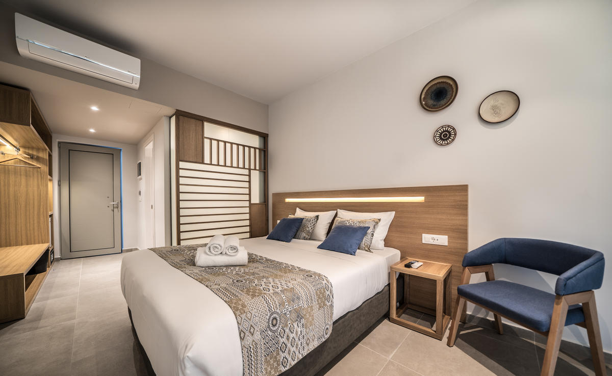 Double or Twin Superior Side Sea View