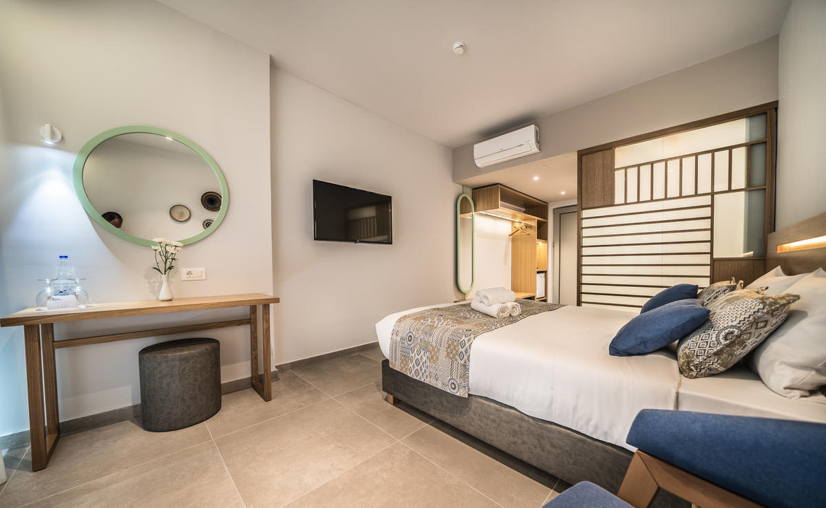 Double or Twin Superior Side Sea View