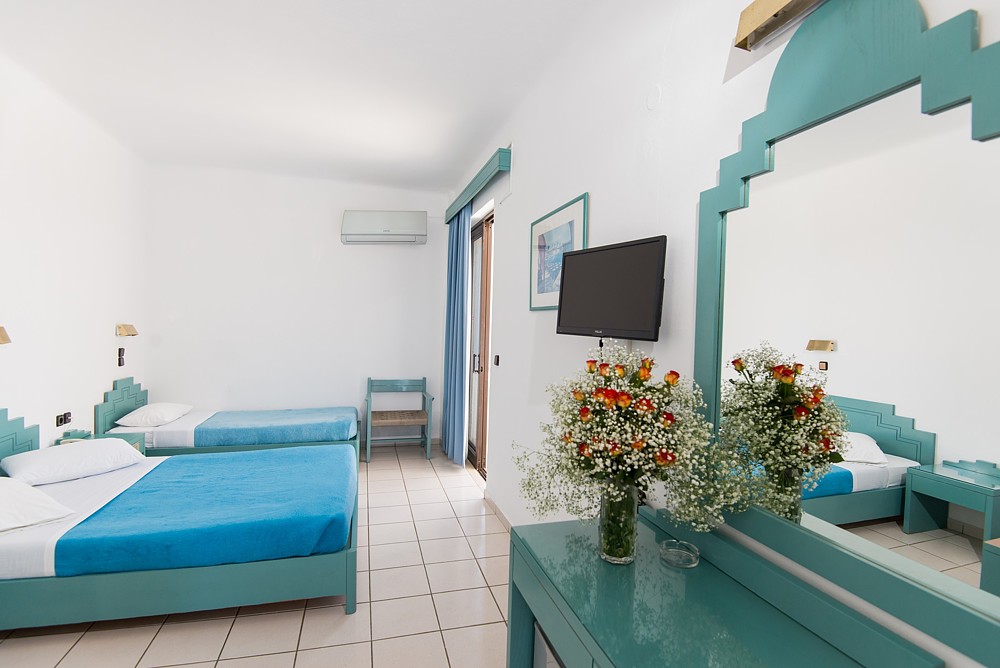 Double or Twin Superior Side Sea View