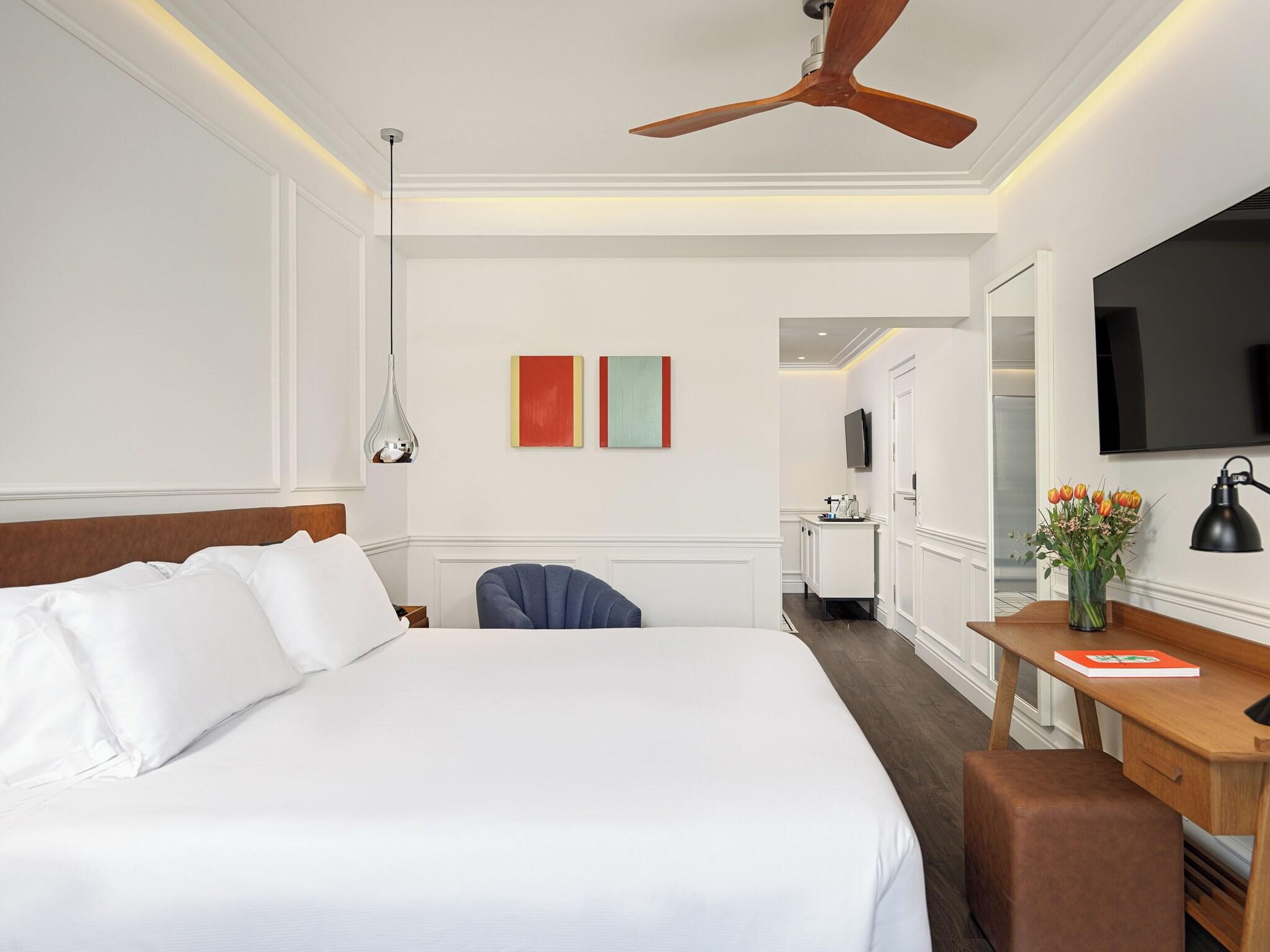 Junior Suite Deluxe King Bed