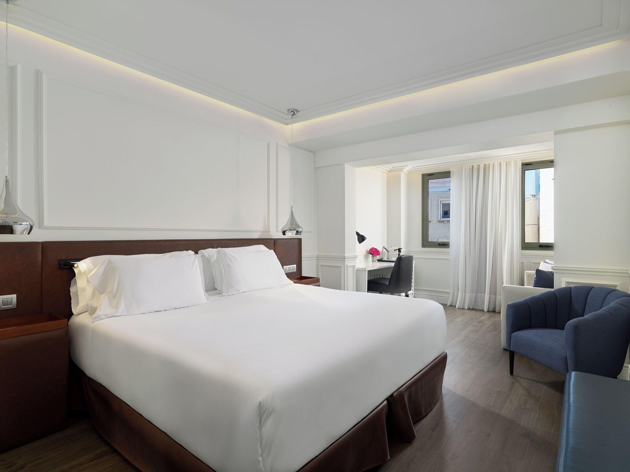 Junior Suite Deluxe King Bed