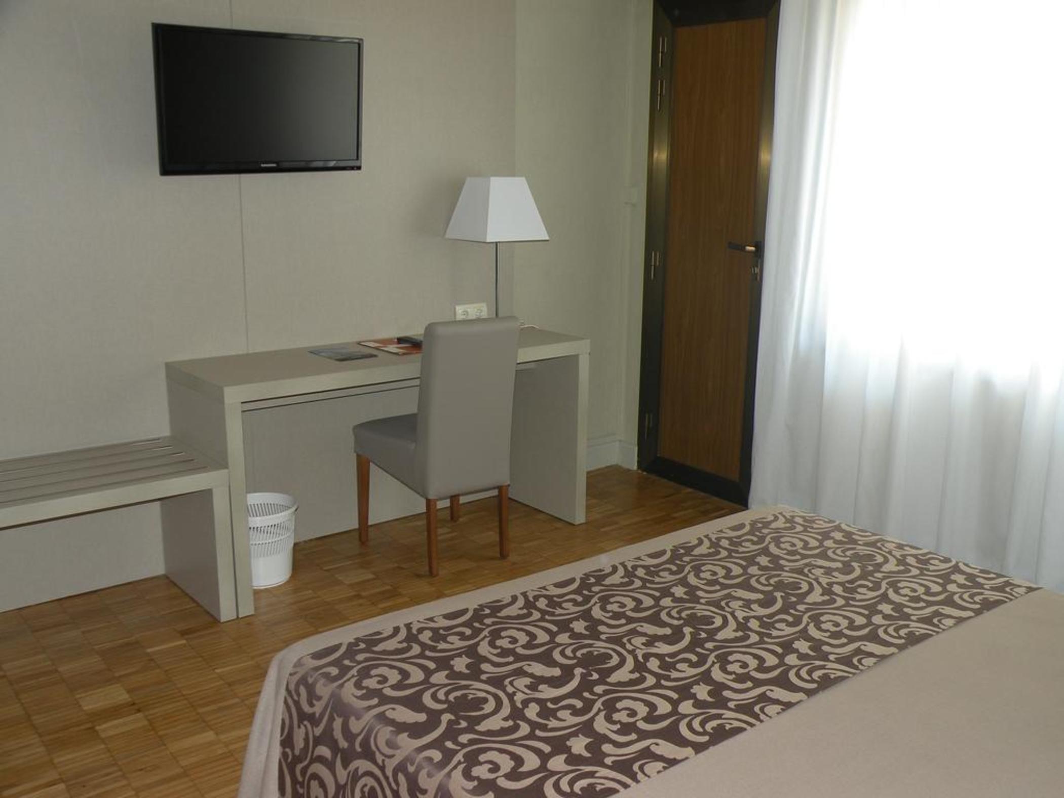 Double Single Executive