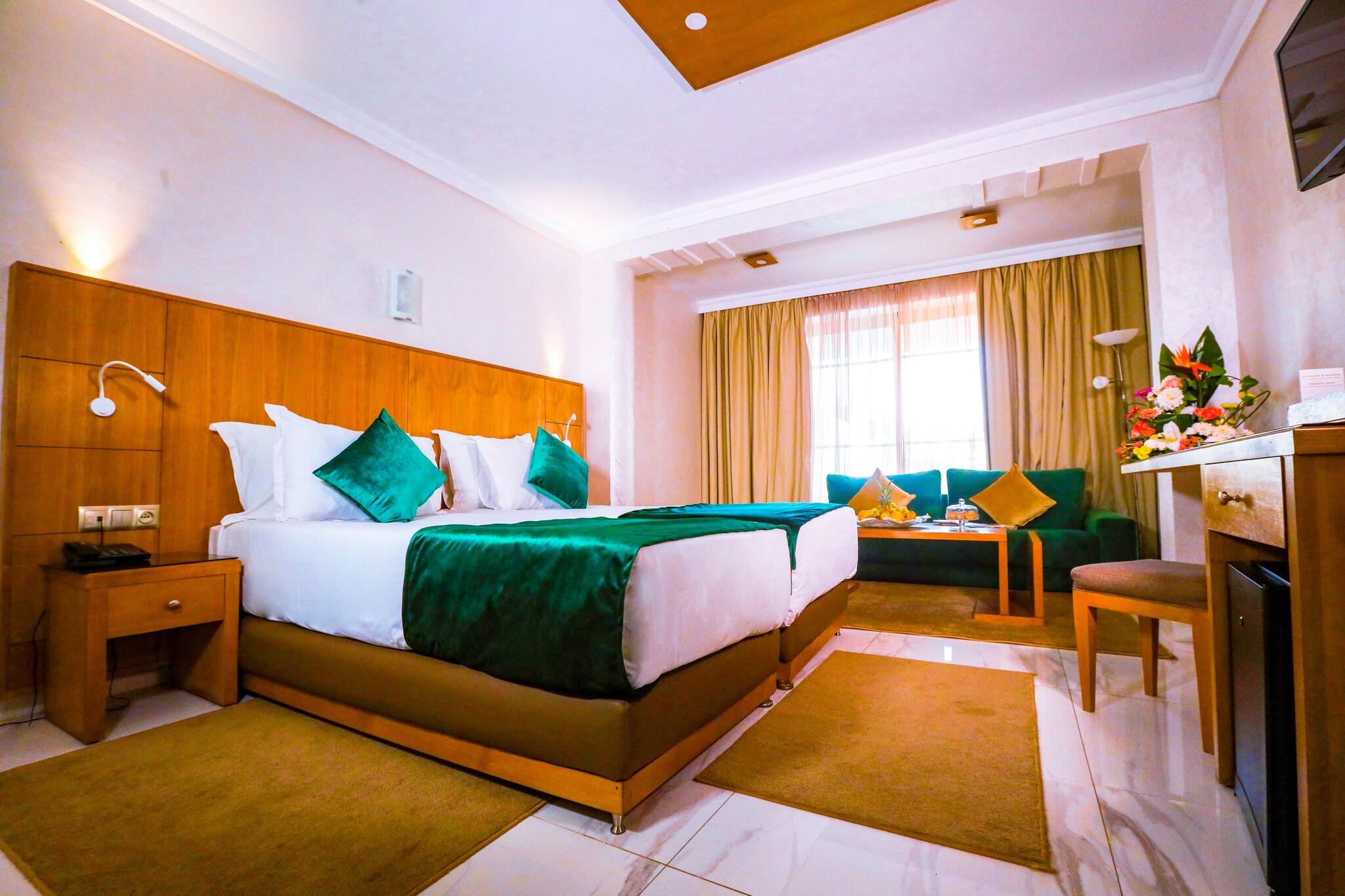 Junior Suite Queen Size Bed