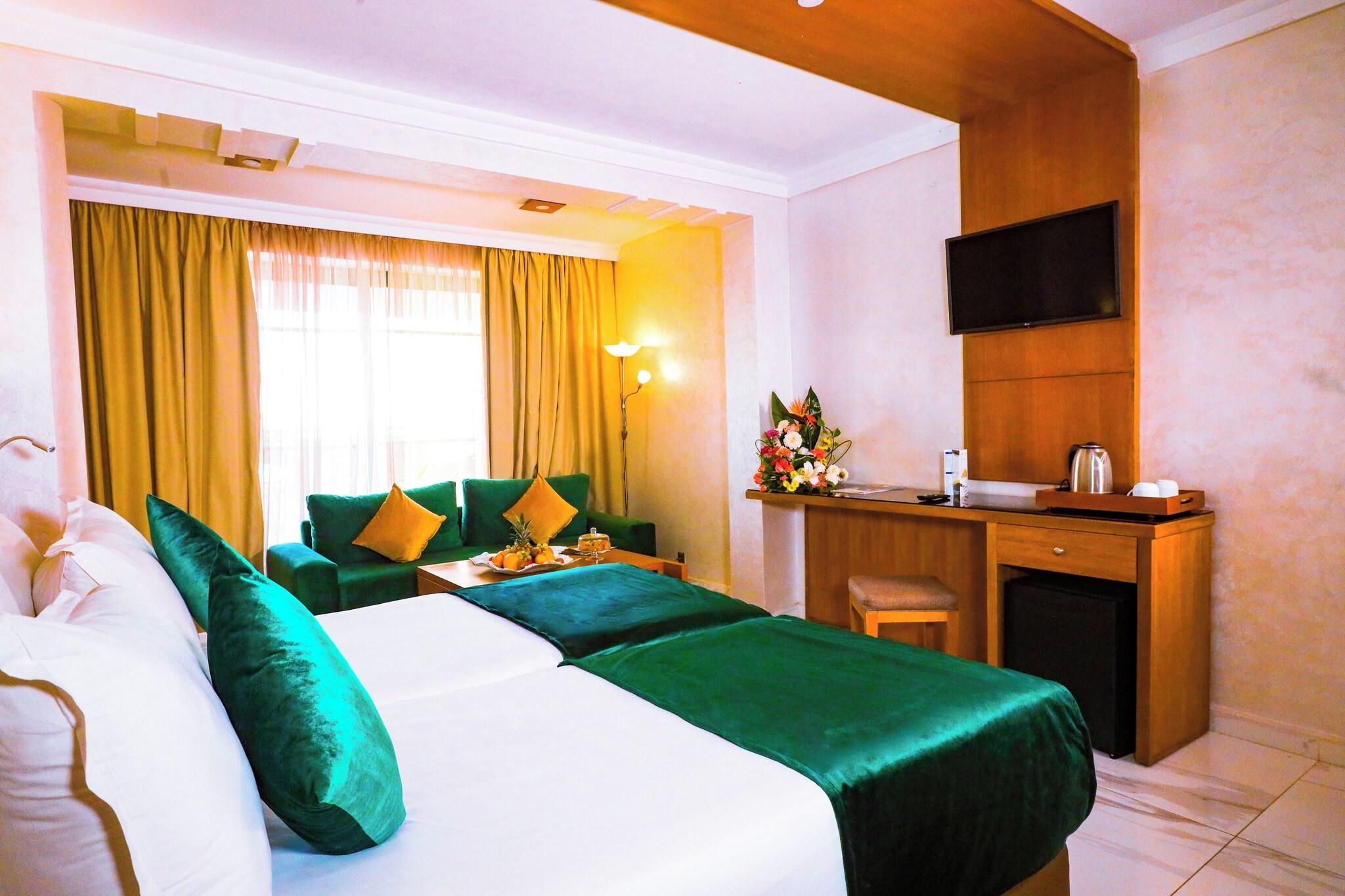 Junior Suite Queen Size Bed