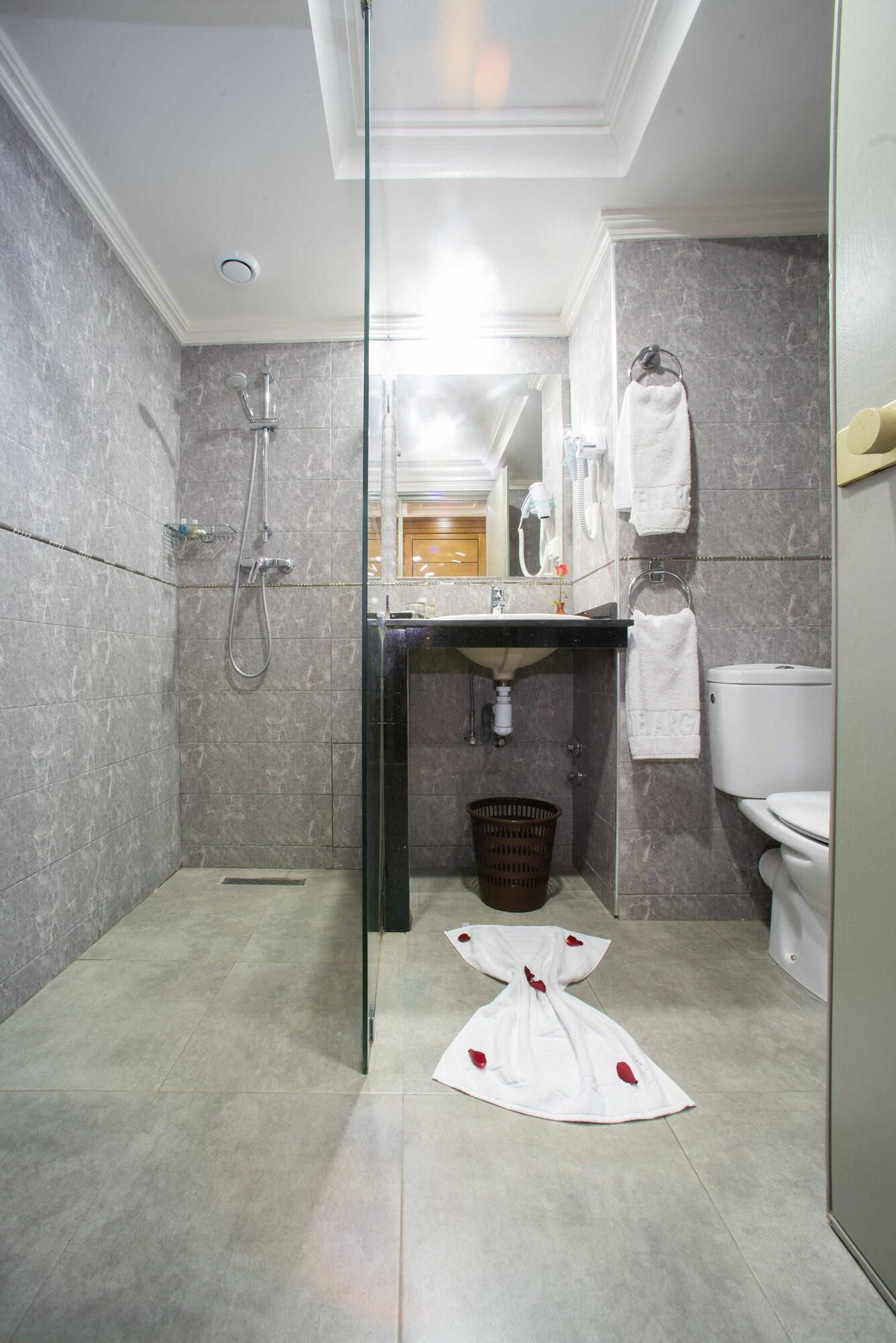 Junior Suite Queen Size Bed